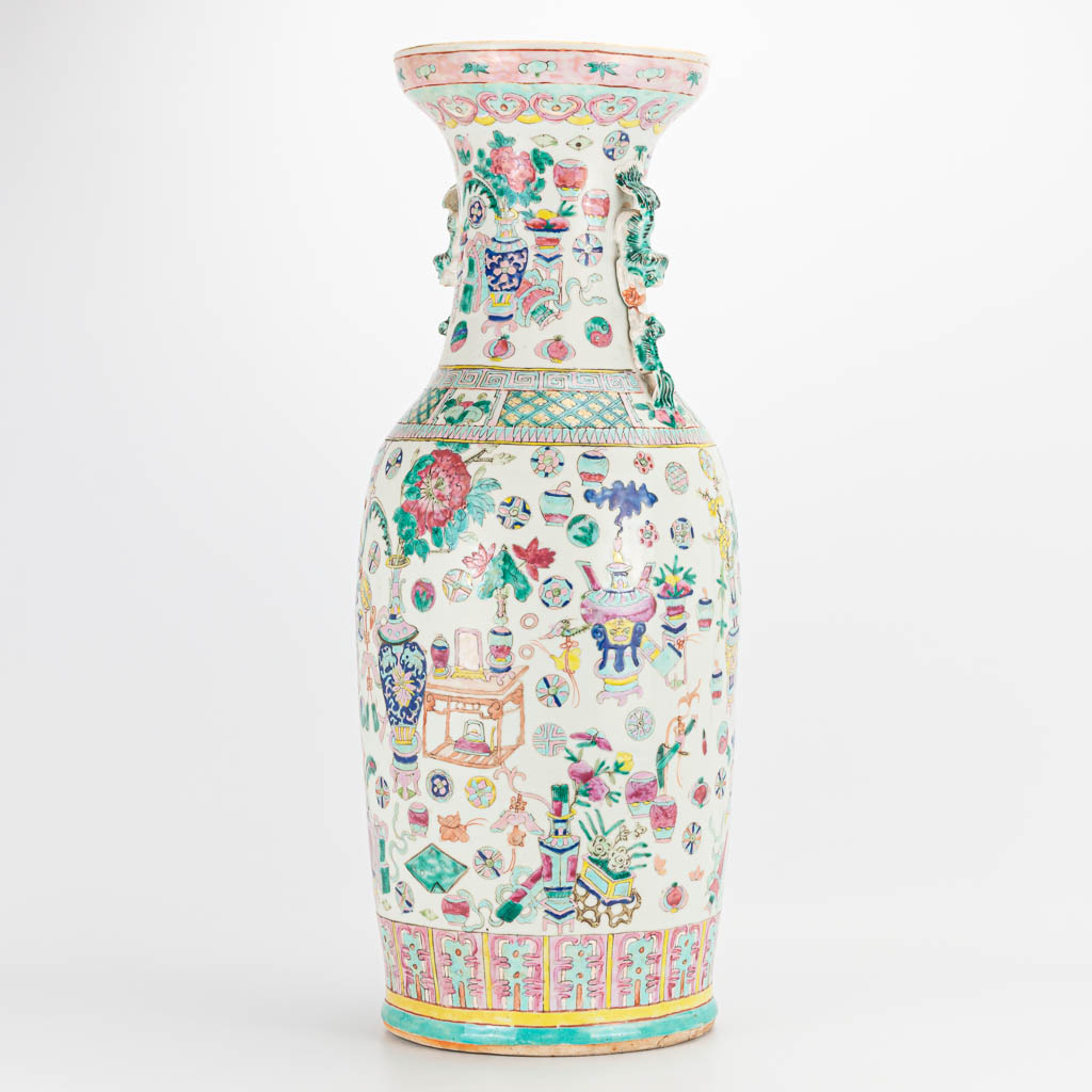 A Chinese vase with decor of antiquities. 19th/20th century. (60 x 23 cm) - Image 10 of 23