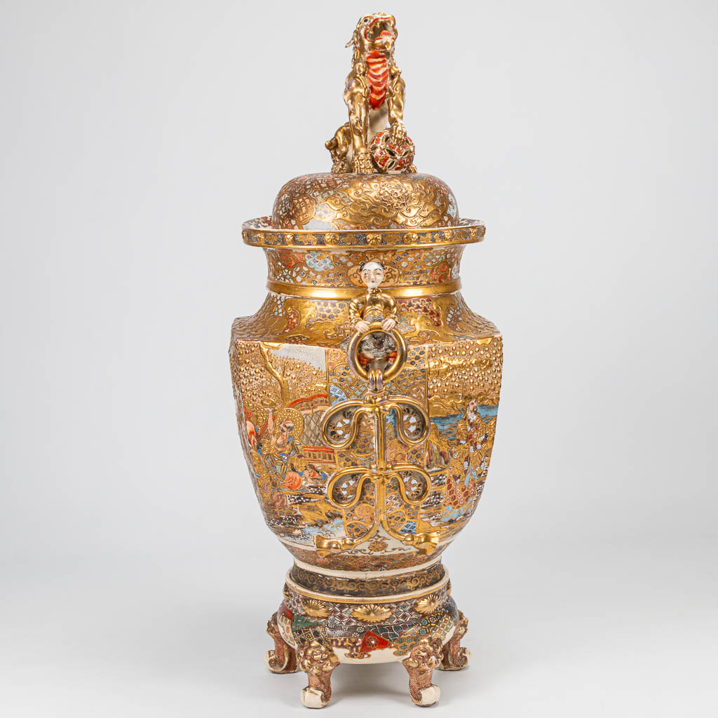 An exceptionally large Satsuma vase with lid on ceramic base, Emperor decor, Japan 19th century. (28 - Image 8 of 28