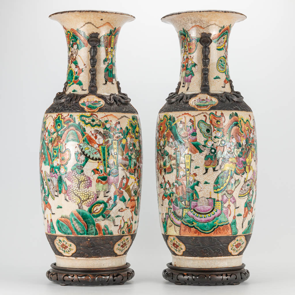 A pair of large Nanking Chinese vases with decor of warriors. 19th/20th century. (62 x 24 cm) - Image 10 of 29