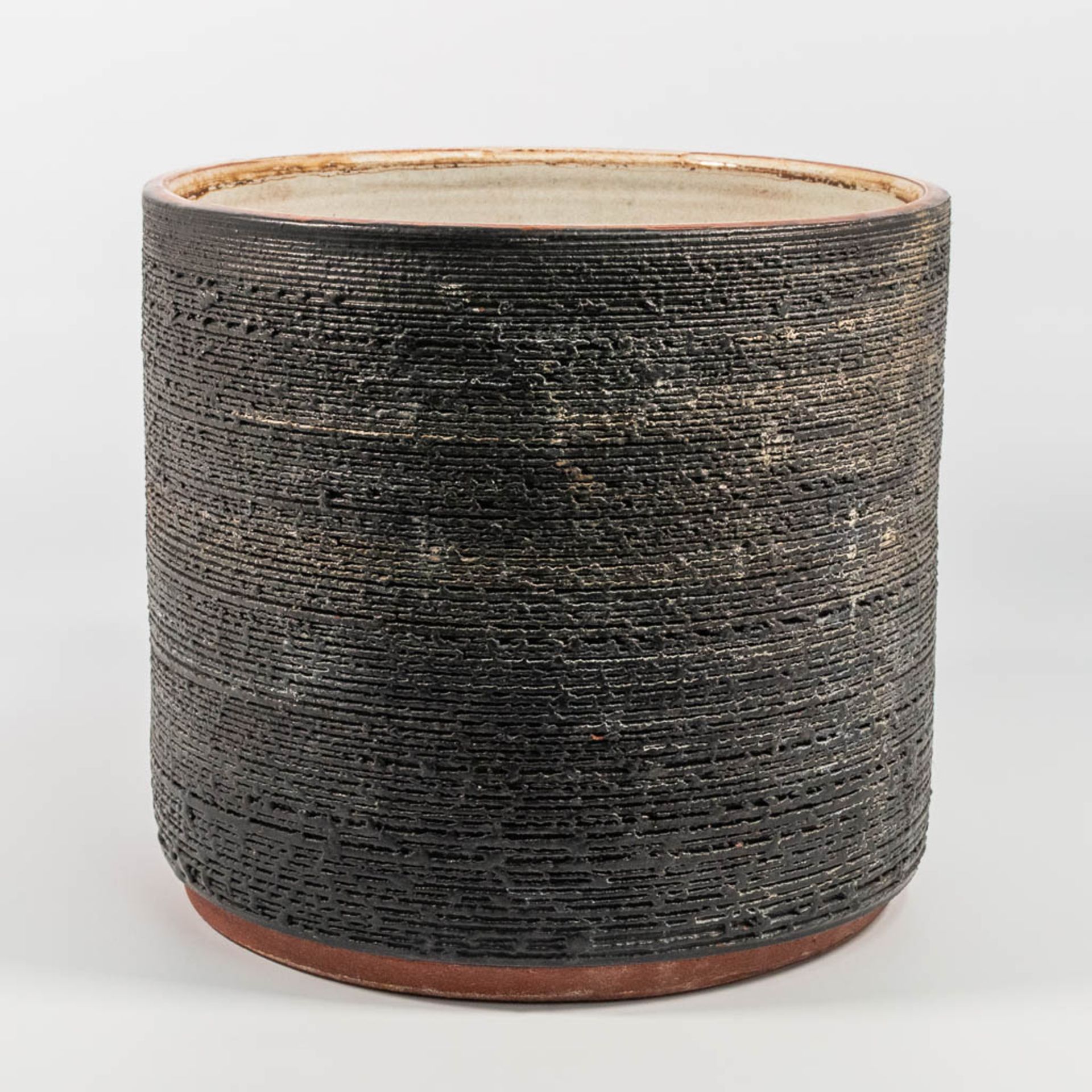 Rogier VANDEWEGHE (1923 - 2020) A very large Amphora cache-pot made of black glazed ceramics, marked - Image 6 of 8