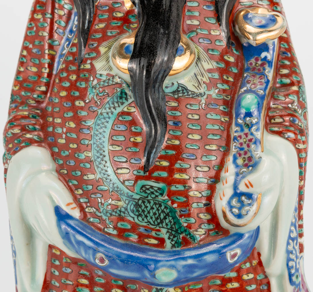 A Chinese porcelain statue of a wise man. 19th/20th century. (12 x 18 x 48 cm) - Image 17 of 20