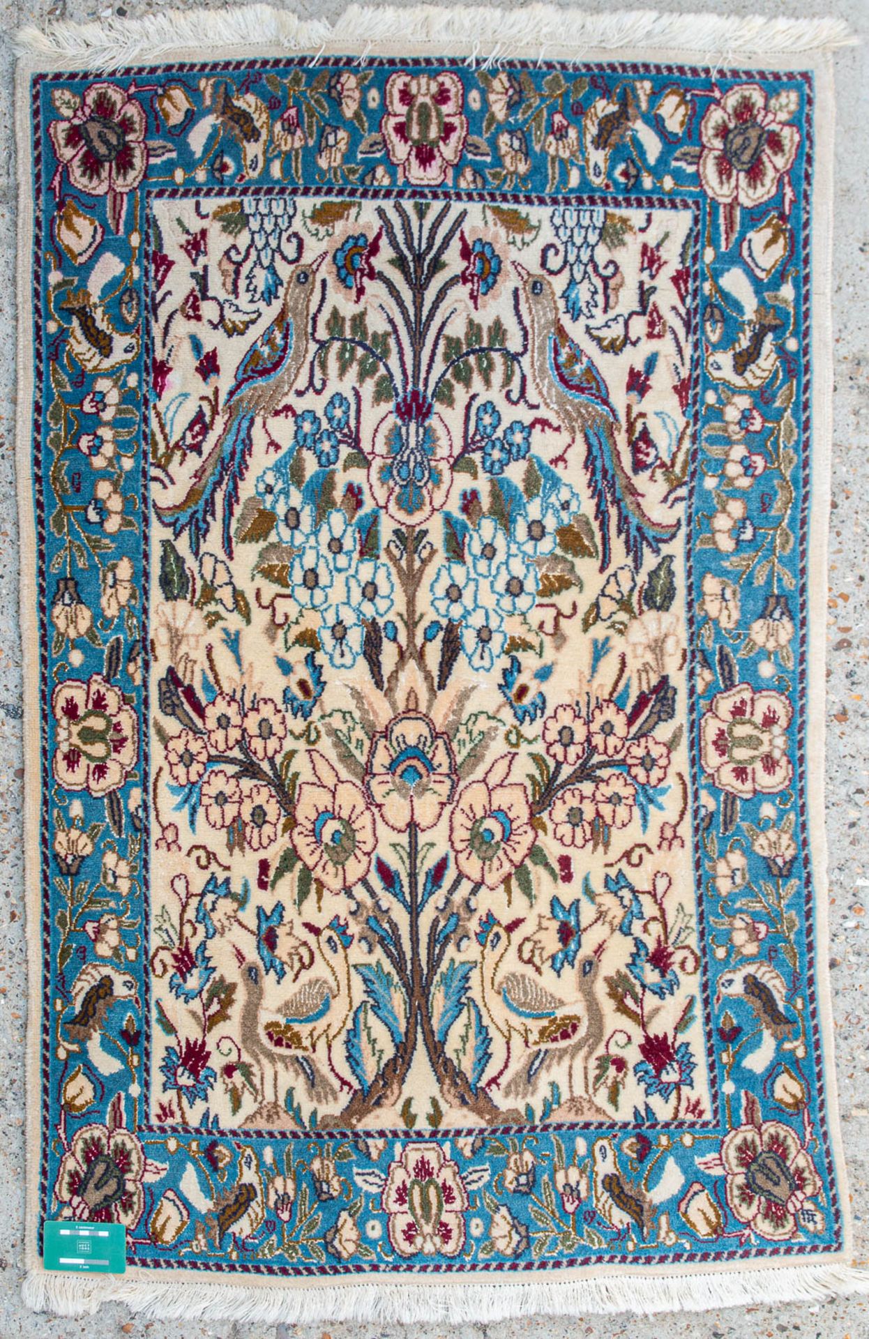 An Oriental hand-made carpet with birds. (83 x 129 cm) - Image 6 of 6