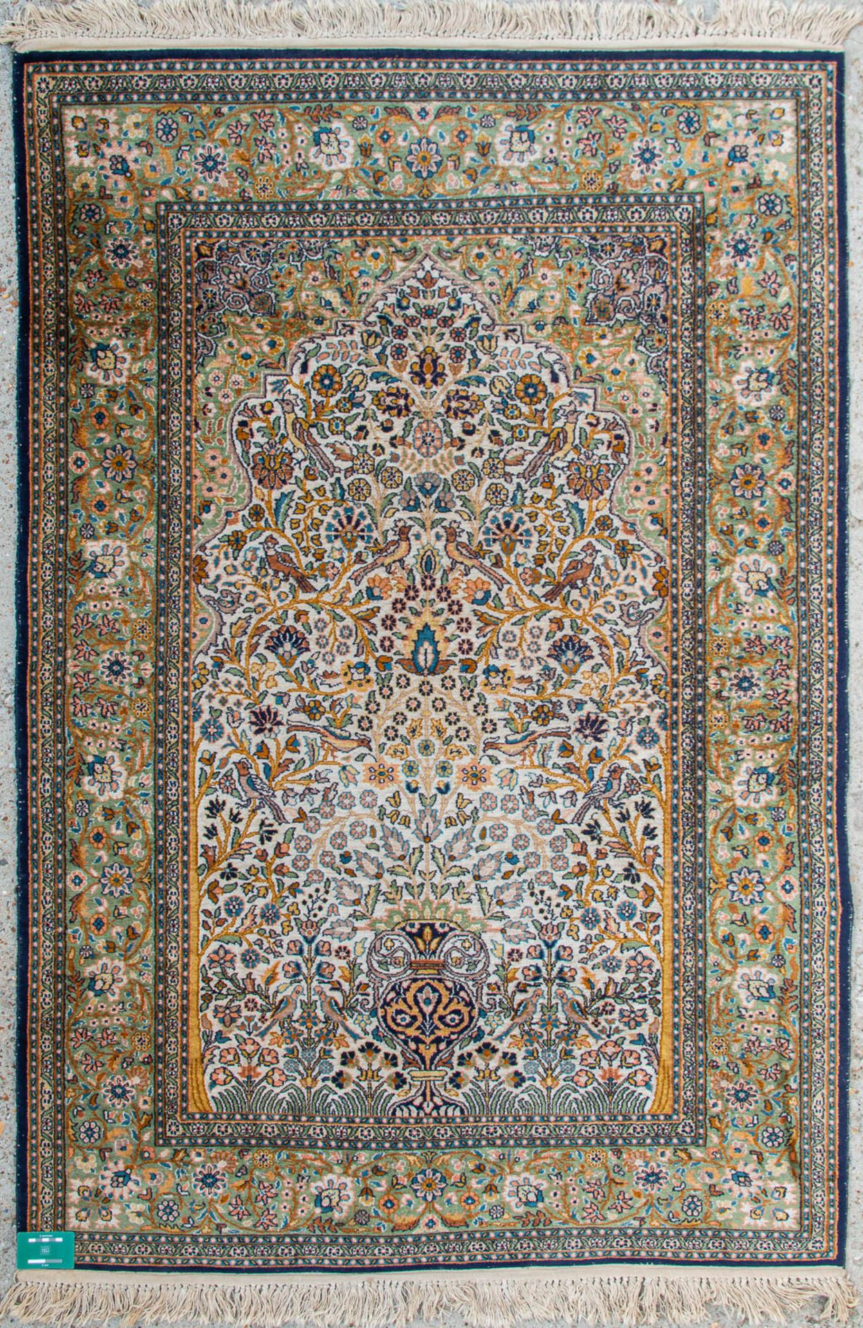 An Oriental hand-made carpet. Kachan with decor of birds. (120 x 180 cm) - Image 3 of 5