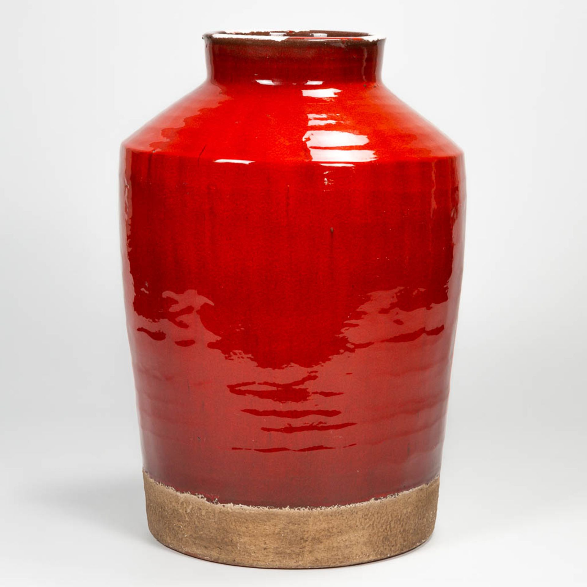 An exceptionally large ceramic vase with red glaze, probably made by Leon GOOSSENS (XX) (56 x 40 cm) - Bild 4 aus 10