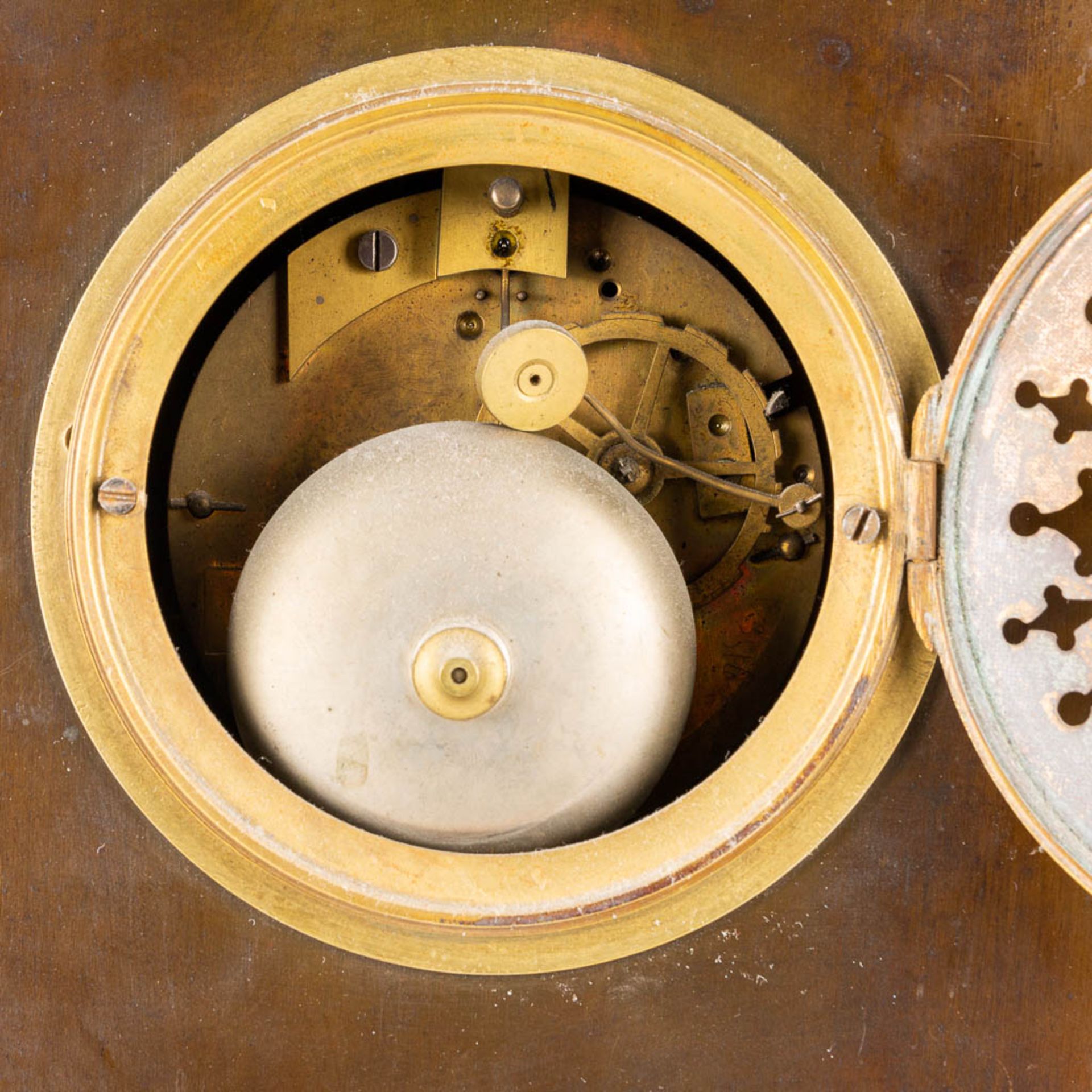 A table clock made in empire period of patinated and gilt bronze. 19th century. (10 x 19,5 x 46 cm) - Image 14 of 17