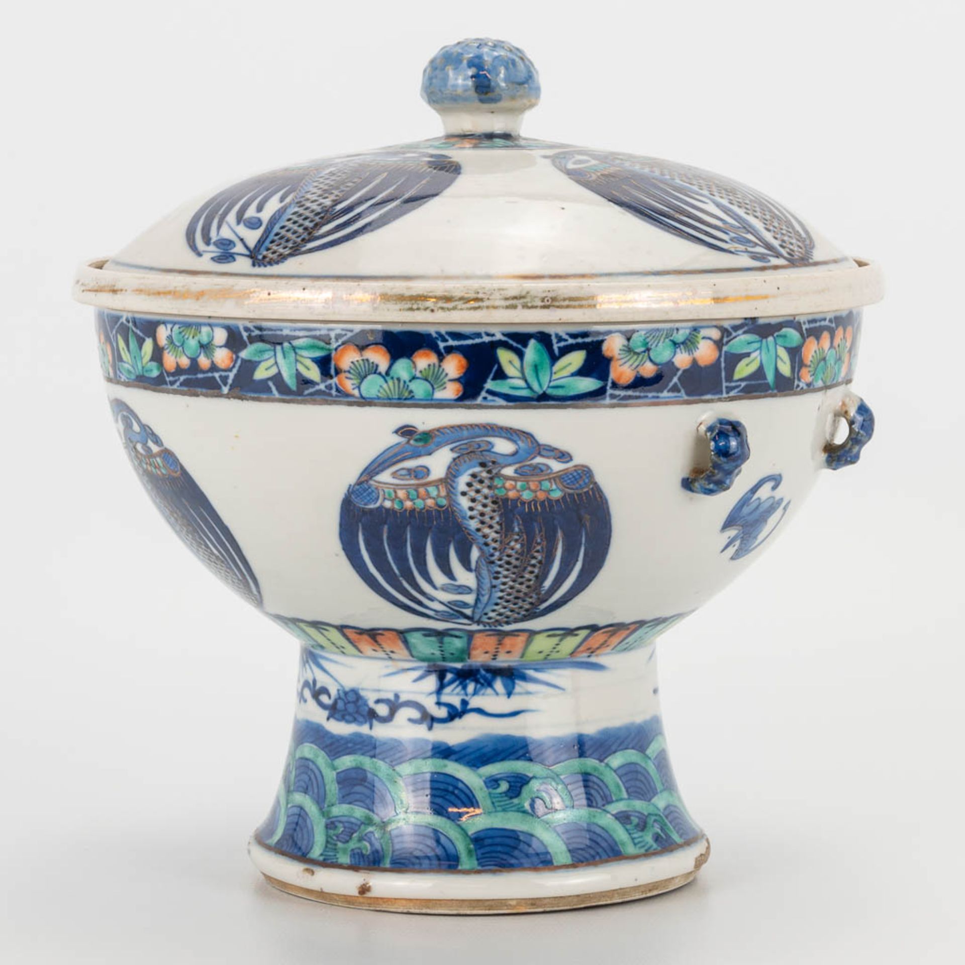 A 'Bain Marie' Douchai made of Chinese porcelain, Tching dinasty, 19th century.Ê (21 x 20 cm) - Image 9 of 16