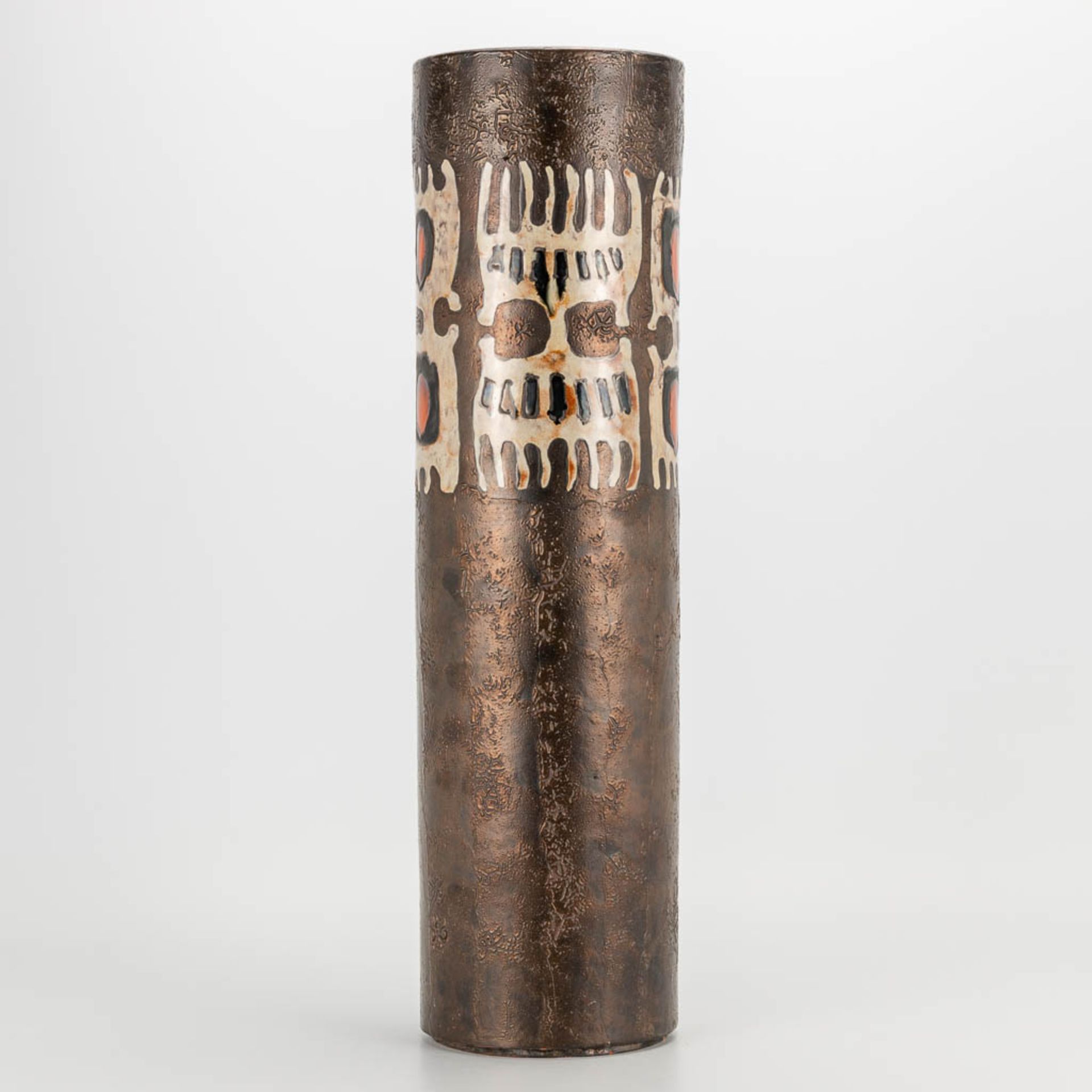 Elisabeth VANDEWEGHE (XX-XXI) A ceramic vase made for Perignem. Marked on the base. (47 x 13 cm) - Image 5 of 15
