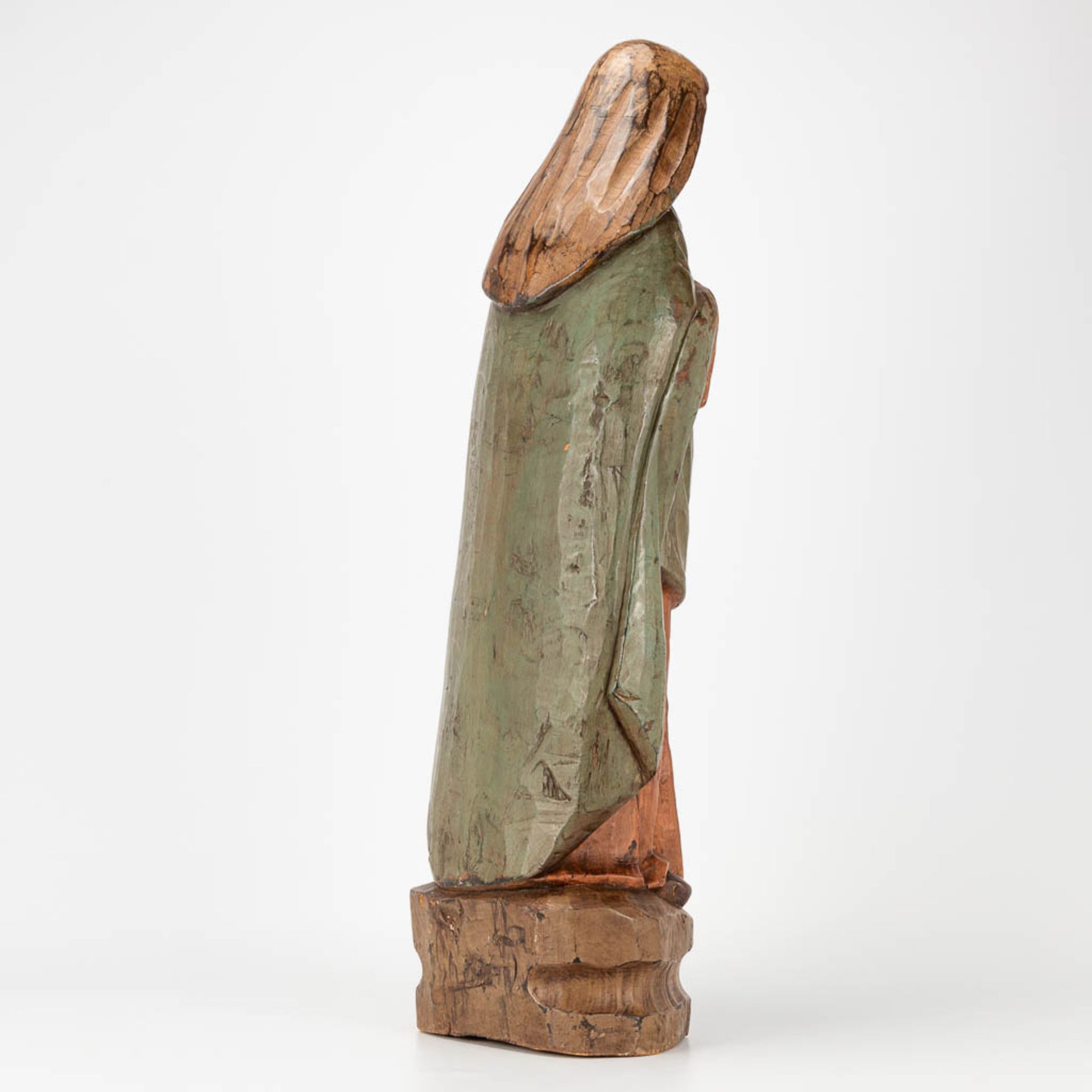 A wood sculpture of Madonna with polychrome. The second half of the 19th century. (12 x 22 x 57 cm) - Bild 9 aus 16