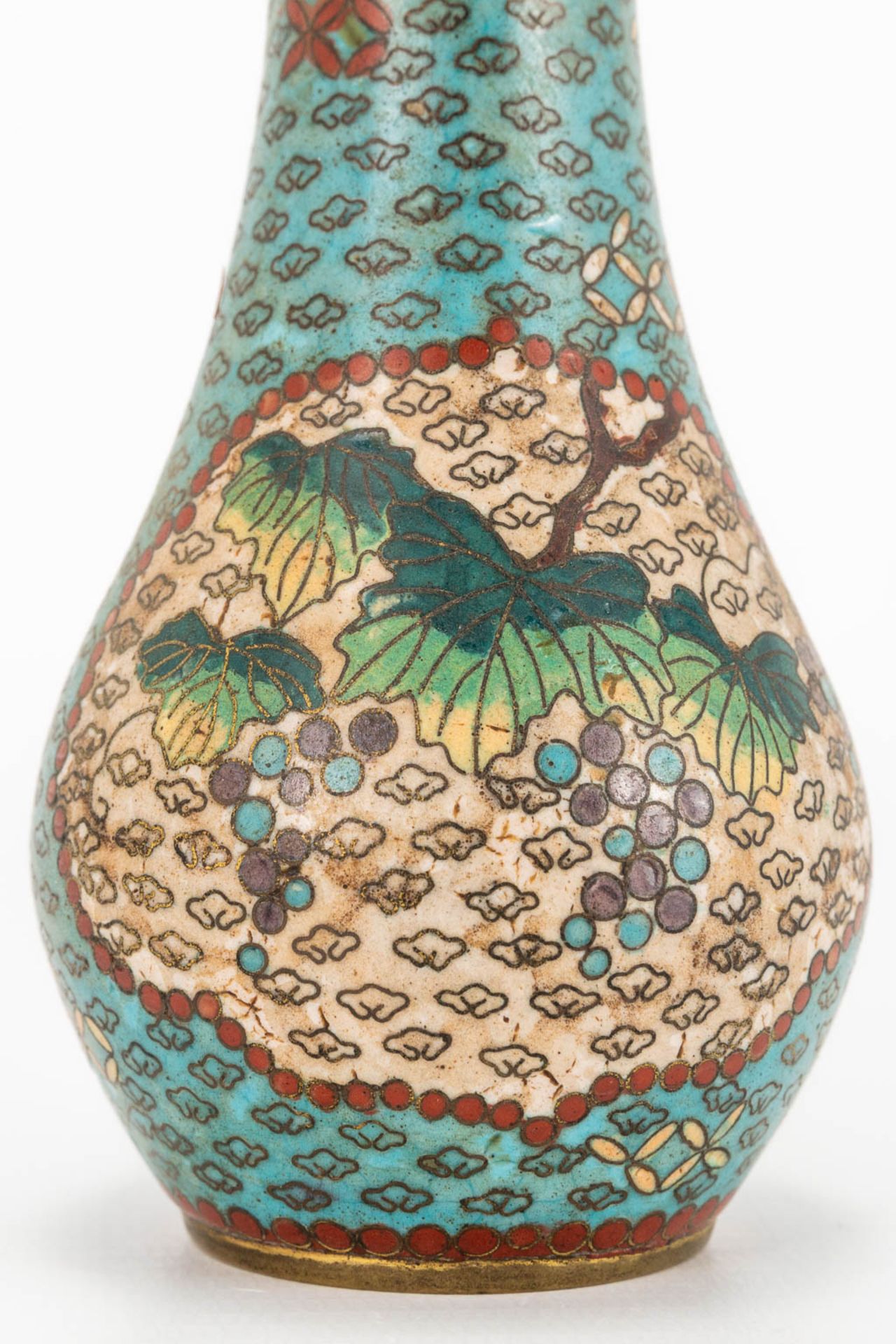 A collection of 4 antique miniature cloisonne vases. (12,5 x 7 cm) - Image 14 of 16