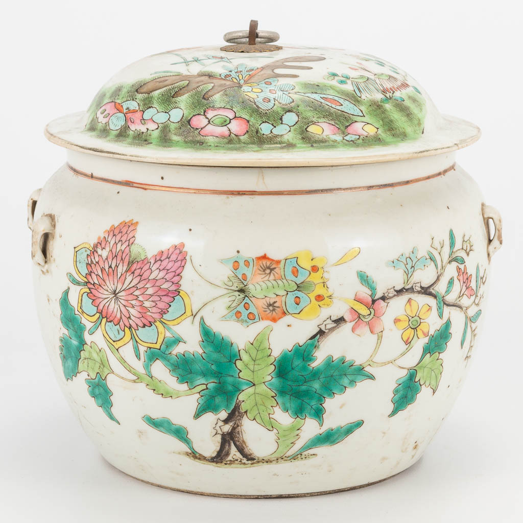 A Chinese porcelain jar with lid, with flower and butterfly decor. 19th/20th century. (21 x 23 cm) - Image 18 of 18