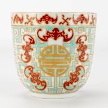 A beaker made of Chinese porcelain with symbols of happiness and bats, Xianfeng, 19th century. (6,5