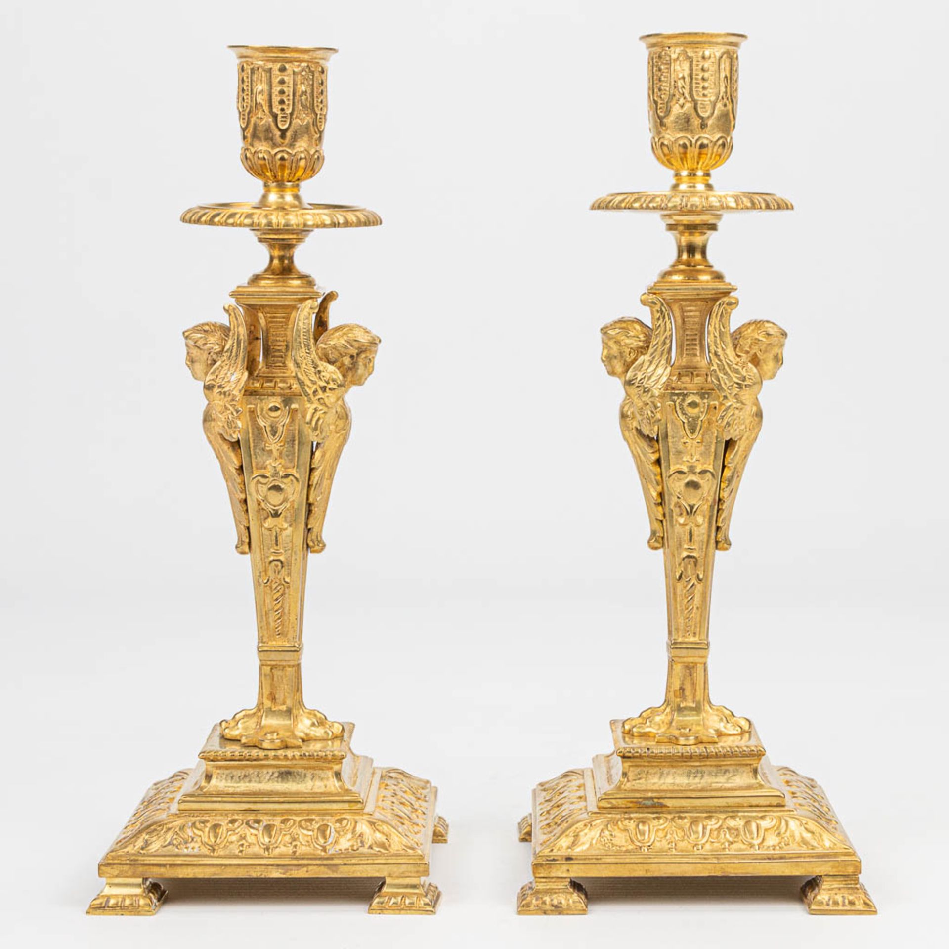 a pair of gilt Napoleon 3 bronze candlesticks, decorated with angels. (11 x 11 x 26,5 cm) - Image 5 of 6
