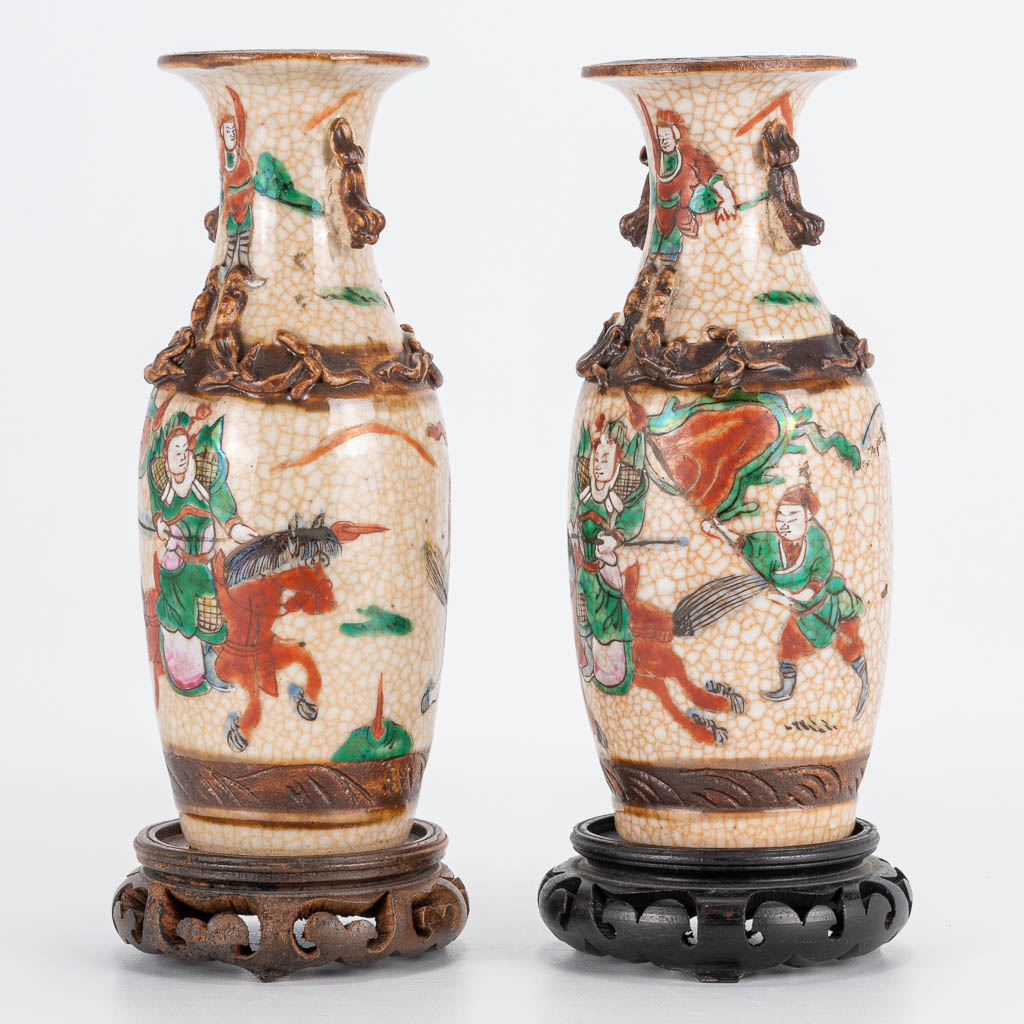 A pair of small Chinese vases Nanking with warrior decor. 19th/20th century. (19 x 8 cm) - Image 5 of 20