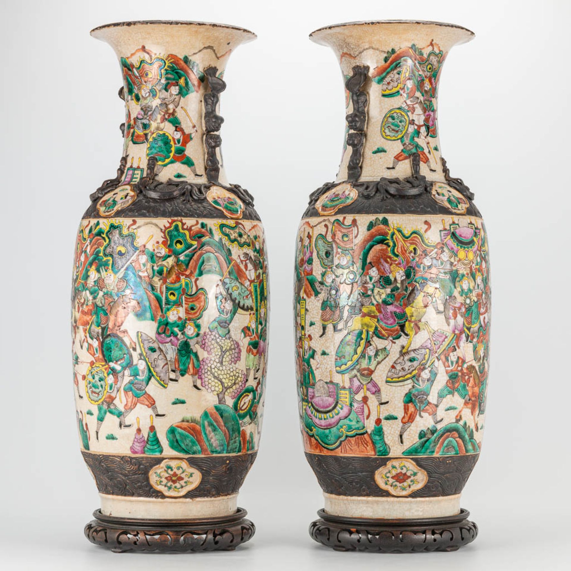 A pair of large Nanking Chinese vases with decor of warriors. 19th/20th century. (62 x 24 cm) - Image 12 of 29