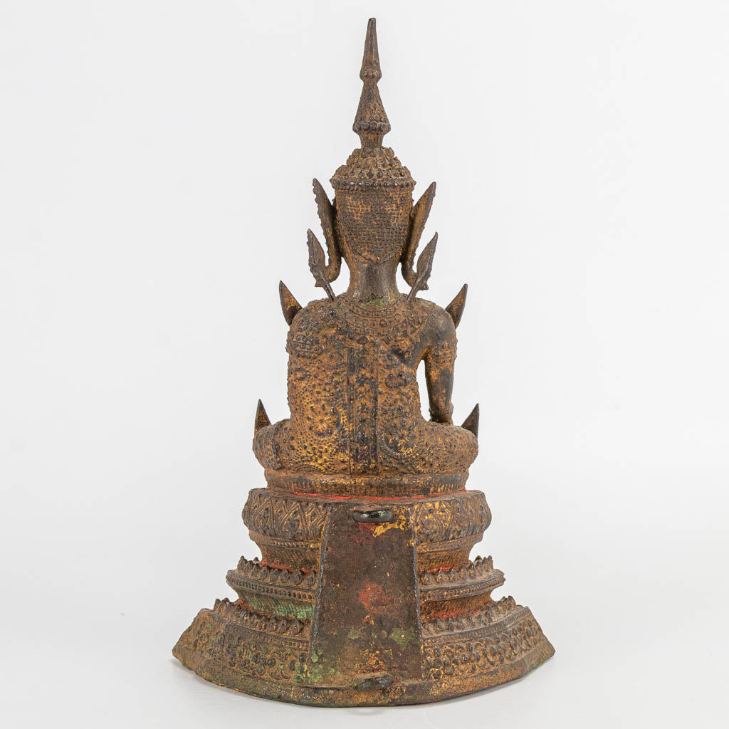 An antique Oriental Buddha, made of patinated bronze. Probably Thailand. (6,5 x 12 x 20 cm) - Image 6 of 10