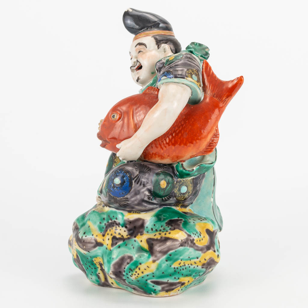 A Chinese porcelain statue of a fisherman. 19th/20th century. (11 x 14 x 20 cm) - Image 3 of 17