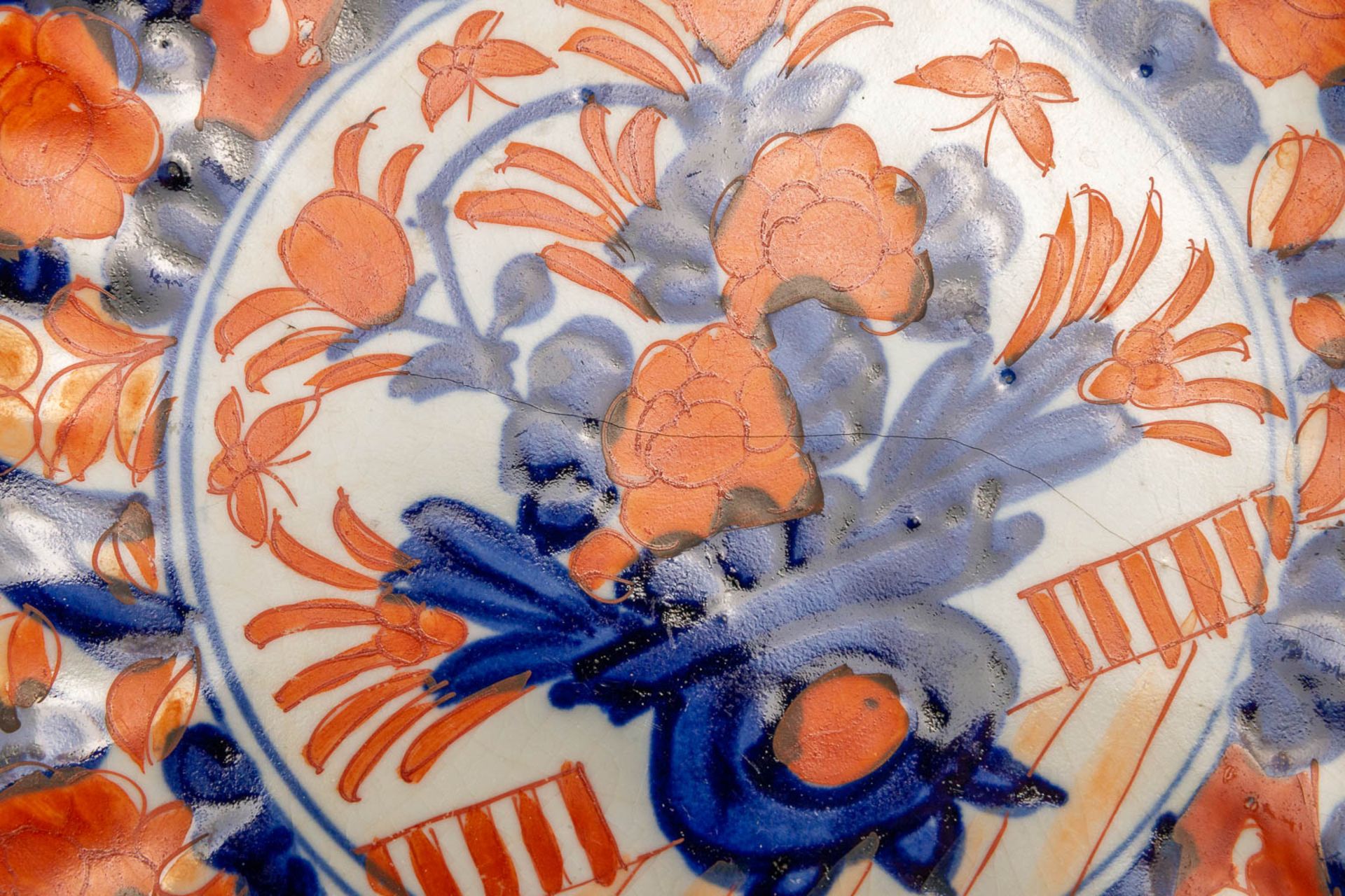 A collection of 5 Imari display plates made of Japanese porcelain. (4,5 x 30 cm) - Image 15 of 16