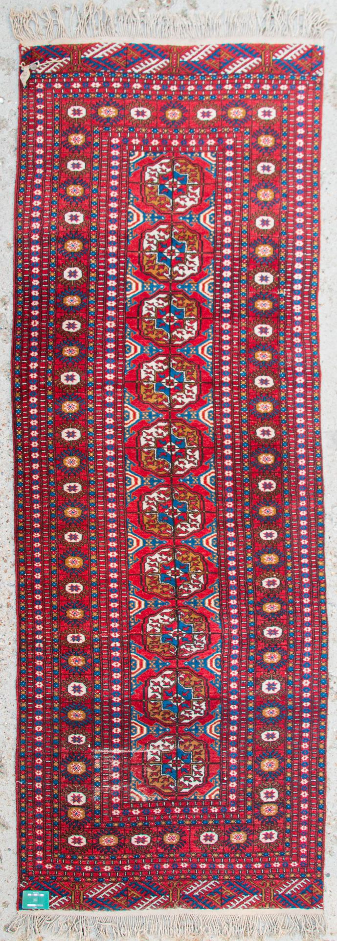 An Oriental hand-made carpet runner. Bokhara / Turkaman. (98 x 278 cm) - Image 6 of 6