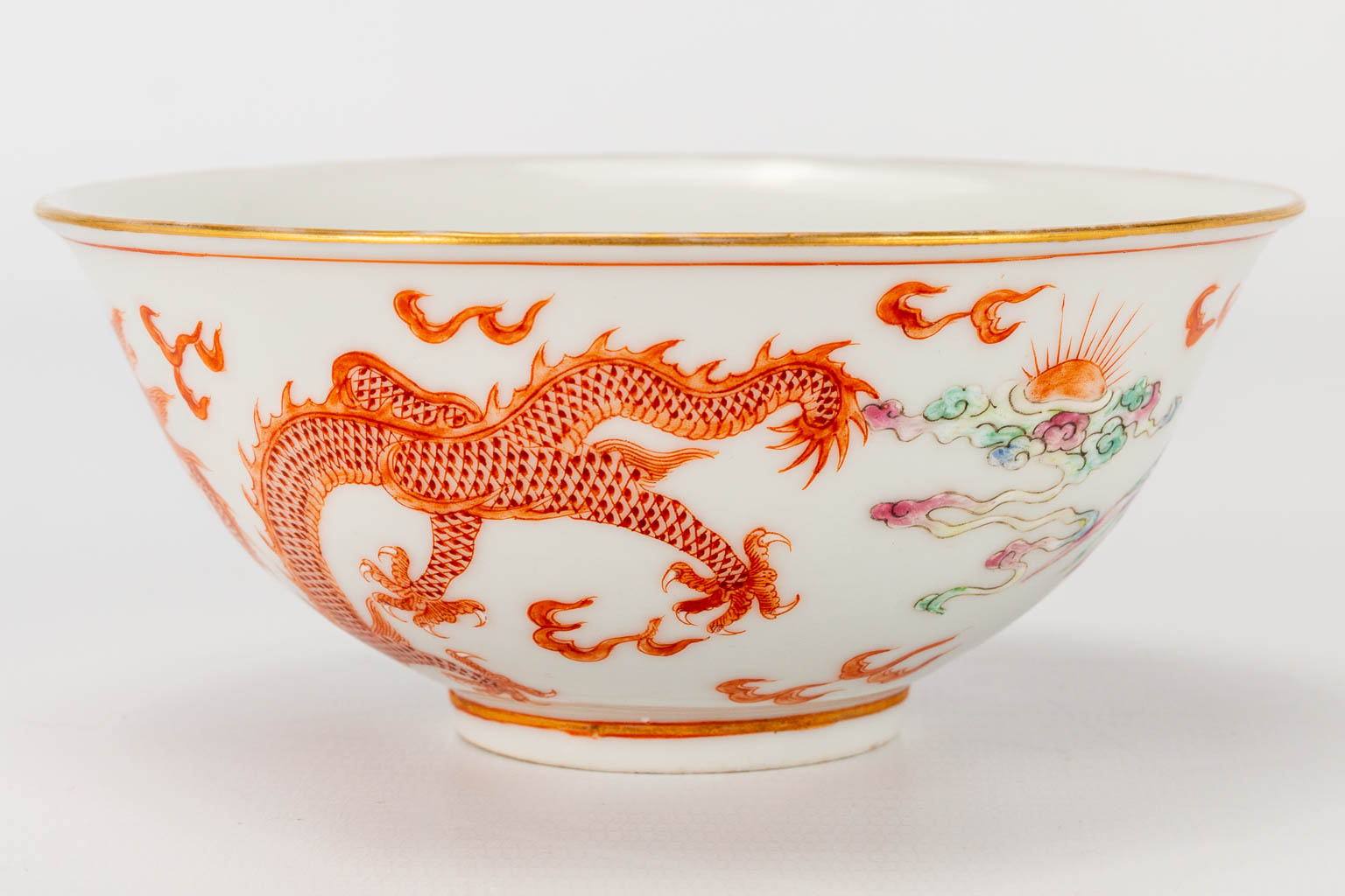 A bowl made of Chinese porcelain with images of a dragon and phoenix, Guangxu, 19th century. (5 x 11 - Image 7 of 13
