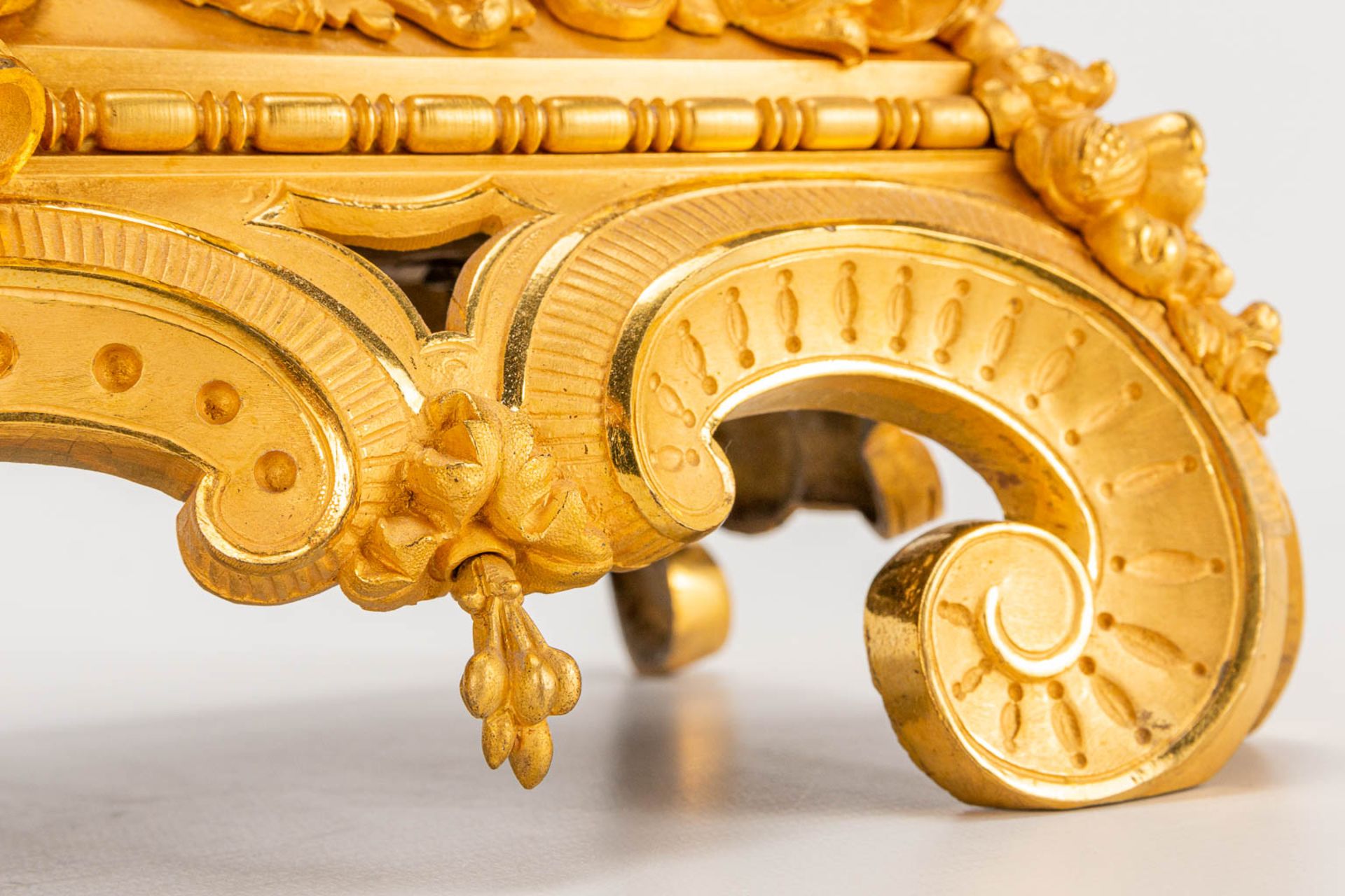 A table clock made of ormolu bronze with a sitting figurine. The second half of the 19th century. (1 - Image 15 of 24