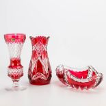 A collection of 3 red colored cut crystal vases, of which 1 is marked Val Saint Lambert. (22 x 9 cm)
