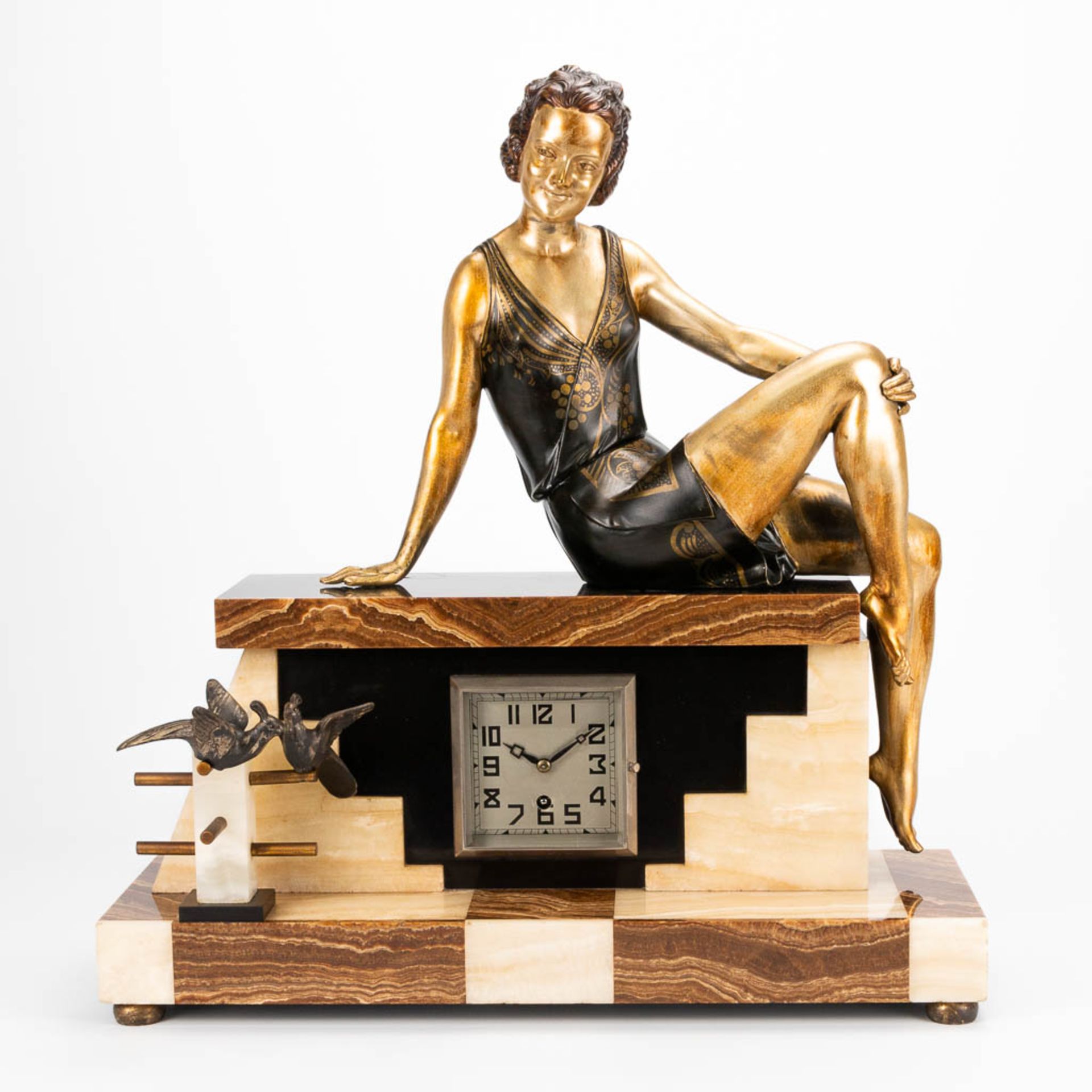 Enrique MOLINS-BALLESTE (1893-1958) A clock made of alabaster and onyx in Art Deco style, with a spe