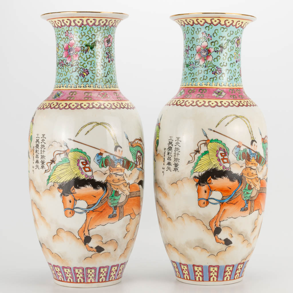 A pair of vases made of Chinese porcelain with decors of knights. 20th century. (46 x 18 cm) - Image 8 of 27