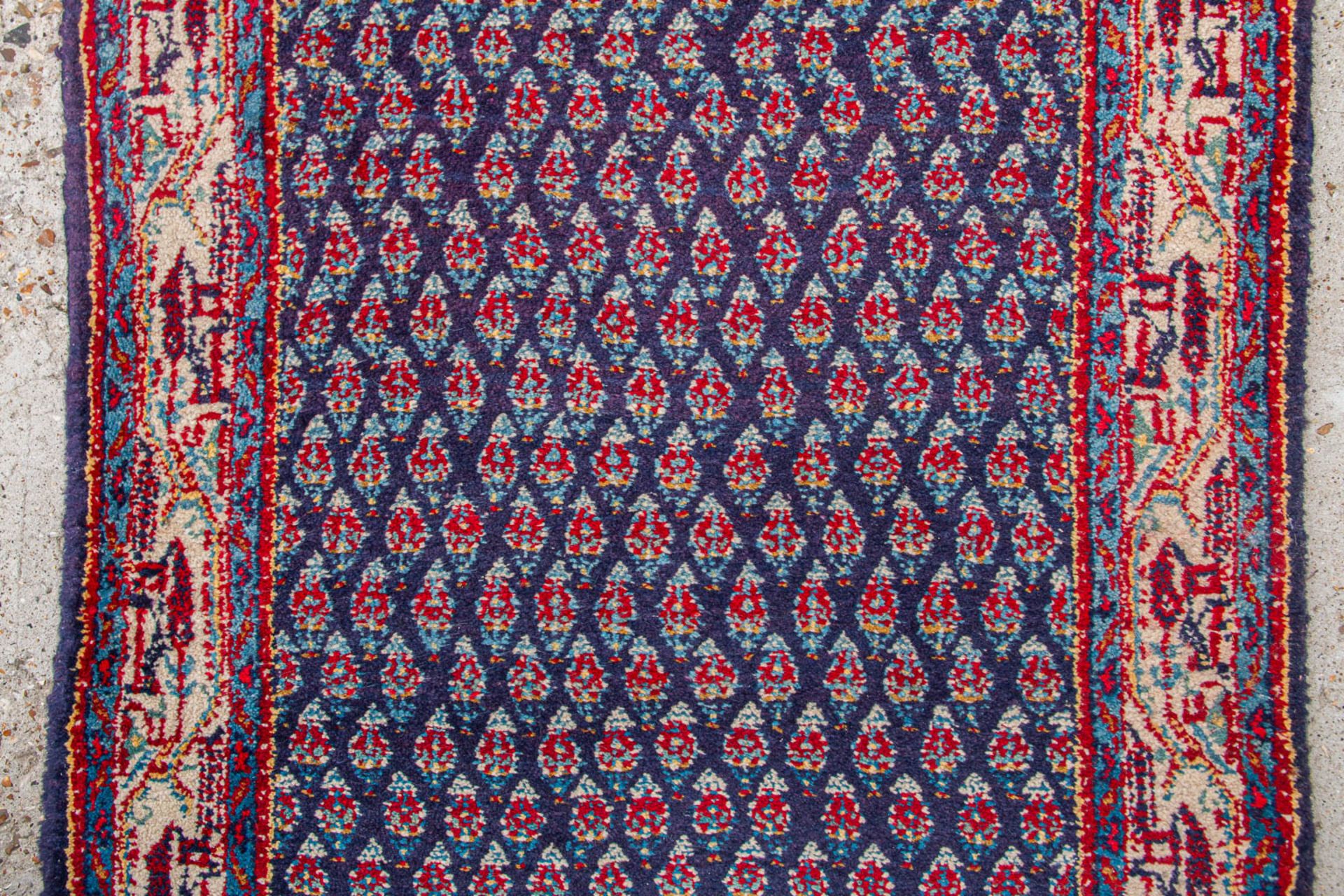 An Oriental hand-made runner carpet. Hamadan. (623 x 80 cm) - Image 4 of 7