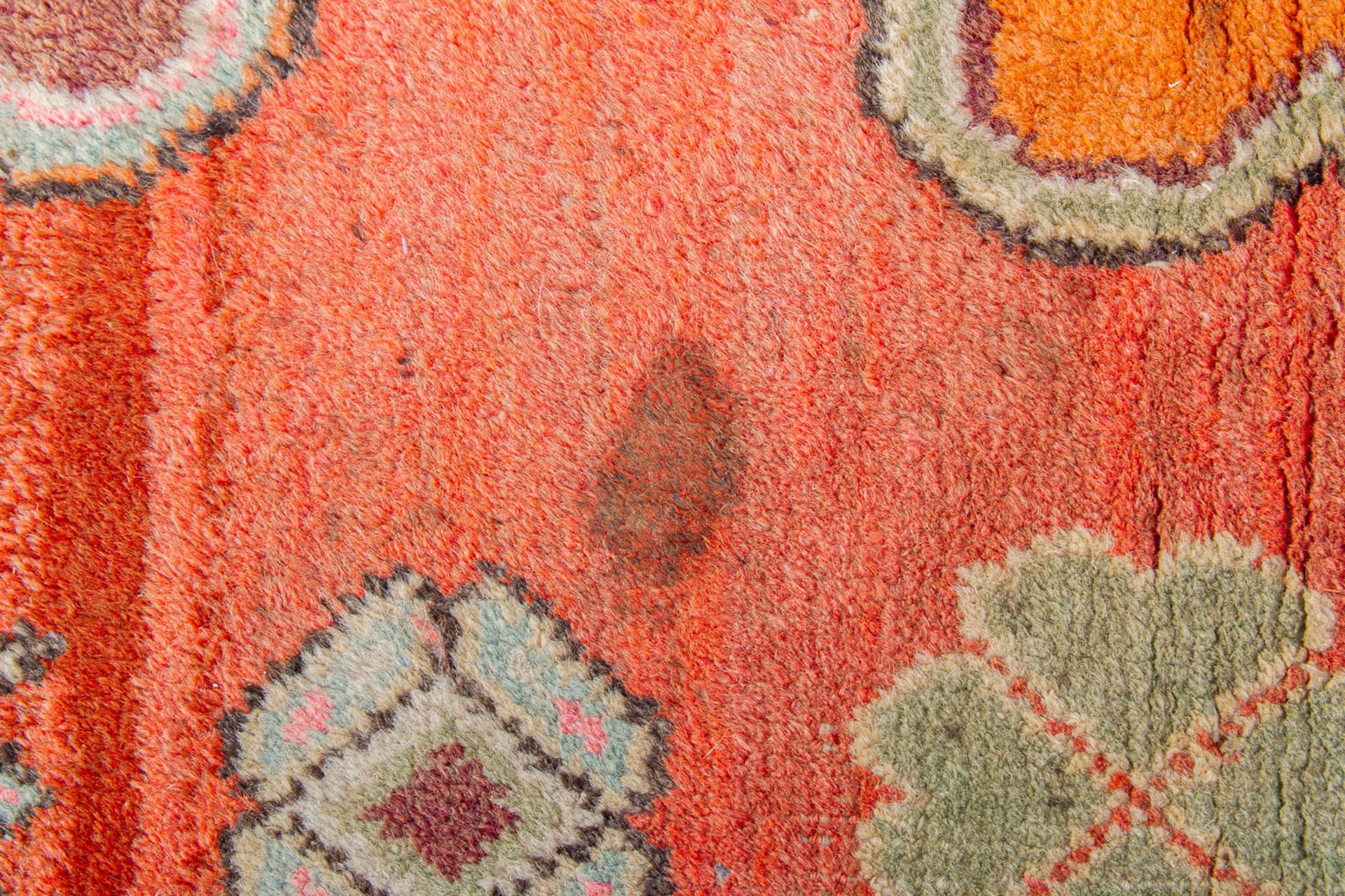 An Oriental hand-made carpet, Samarkand (200 x 135) (200 x 135 cm) - Image 7 of 7