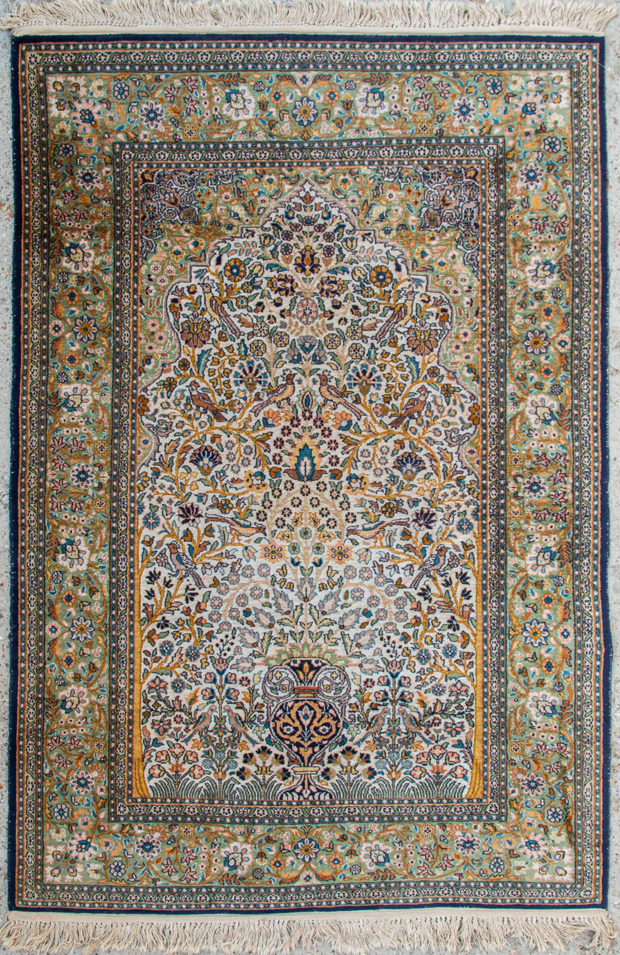 An Oriental hand-made carpet. Kachan with decor of birds. (120 x 180 cm)