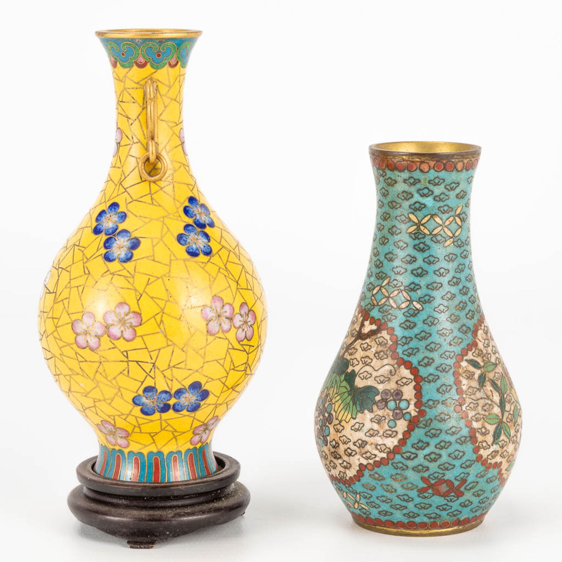 A collection of 4 antique miniature cloisonne vases. (12,5 x 7 cm) - Image 6 of 16