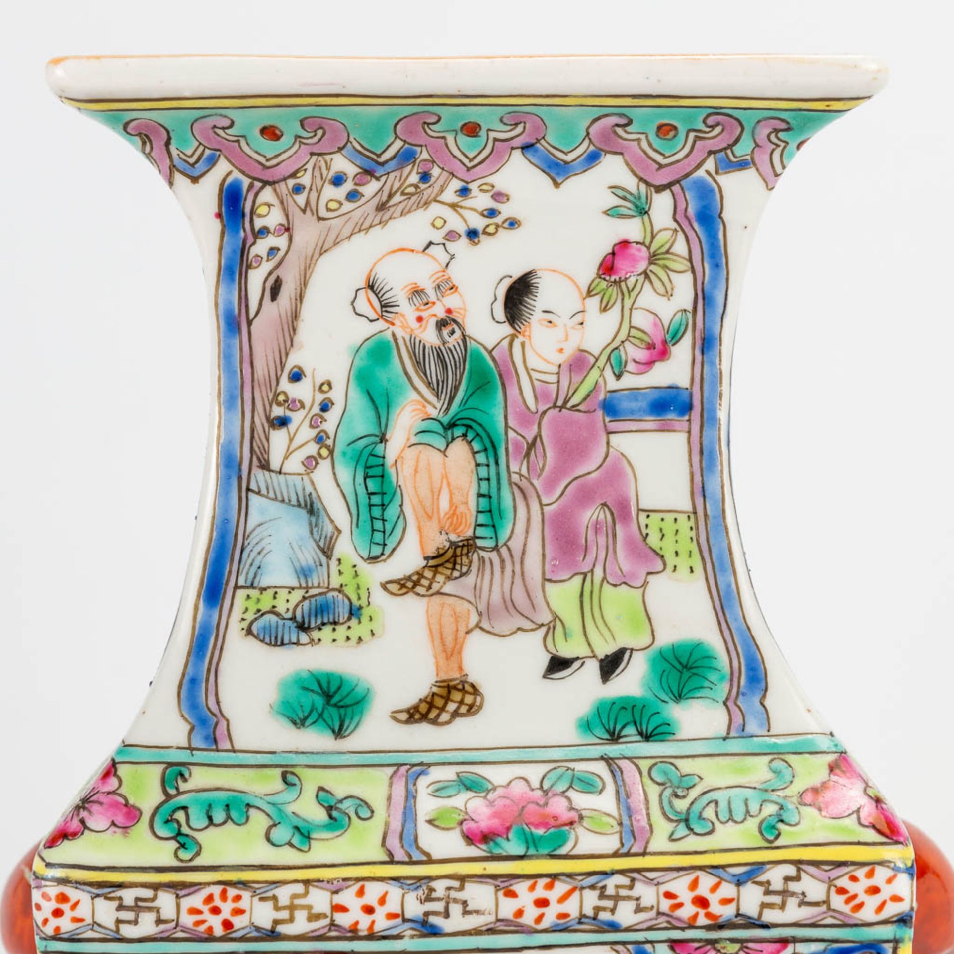 A collection of 2 Chinese vases with decor of emperors, playing children and ladies in court. 20th c - Image 20 of 29