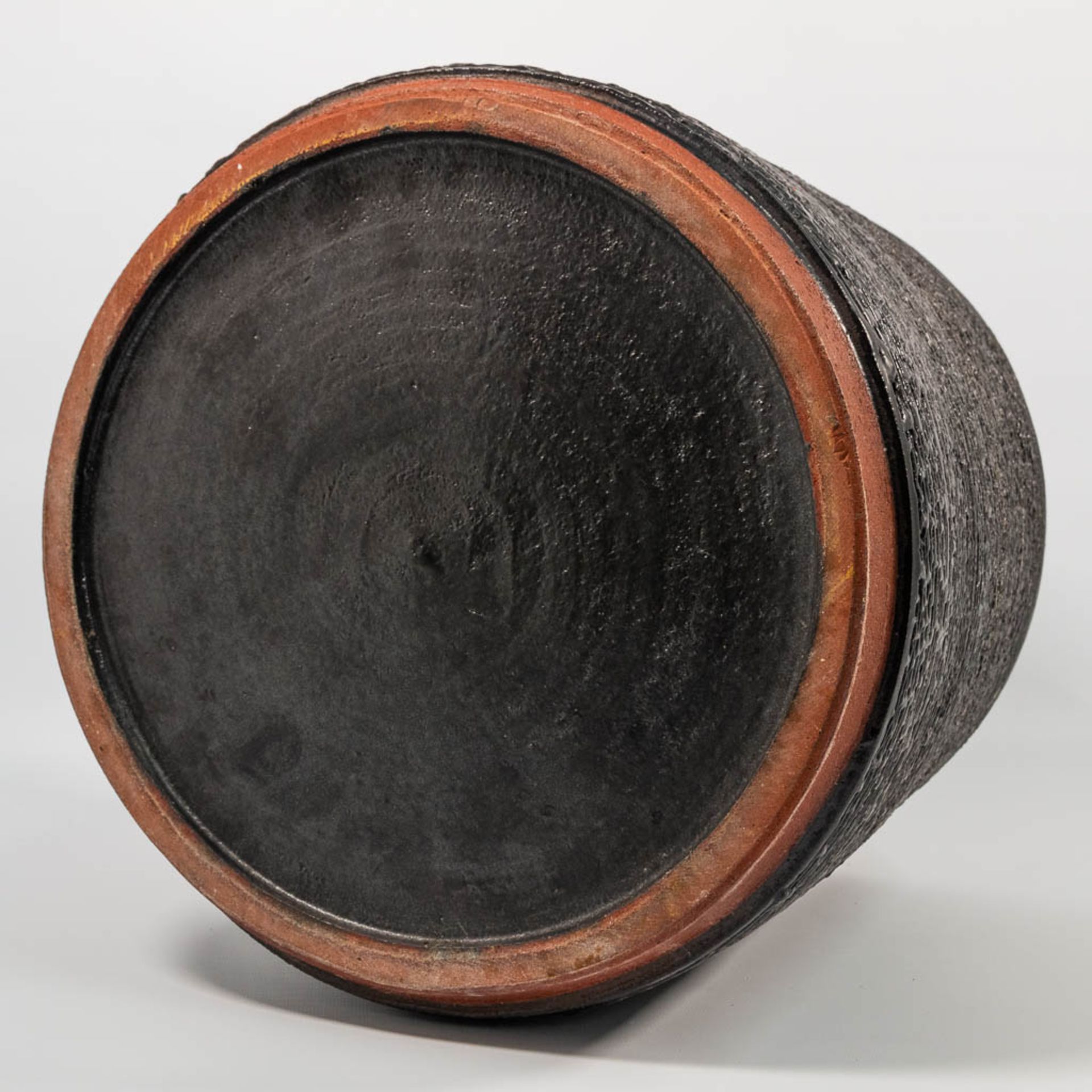 Rogier VANDEWEGHE (1923 - 2020) A very large Amphora cache-pot made of black glazed ceramics, marked - Image 5 of 8