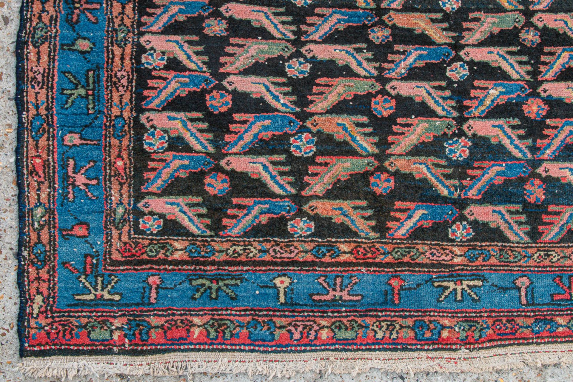 An Oriental hand-made carpet. (120 x 183 cm) - Image 3 of 5