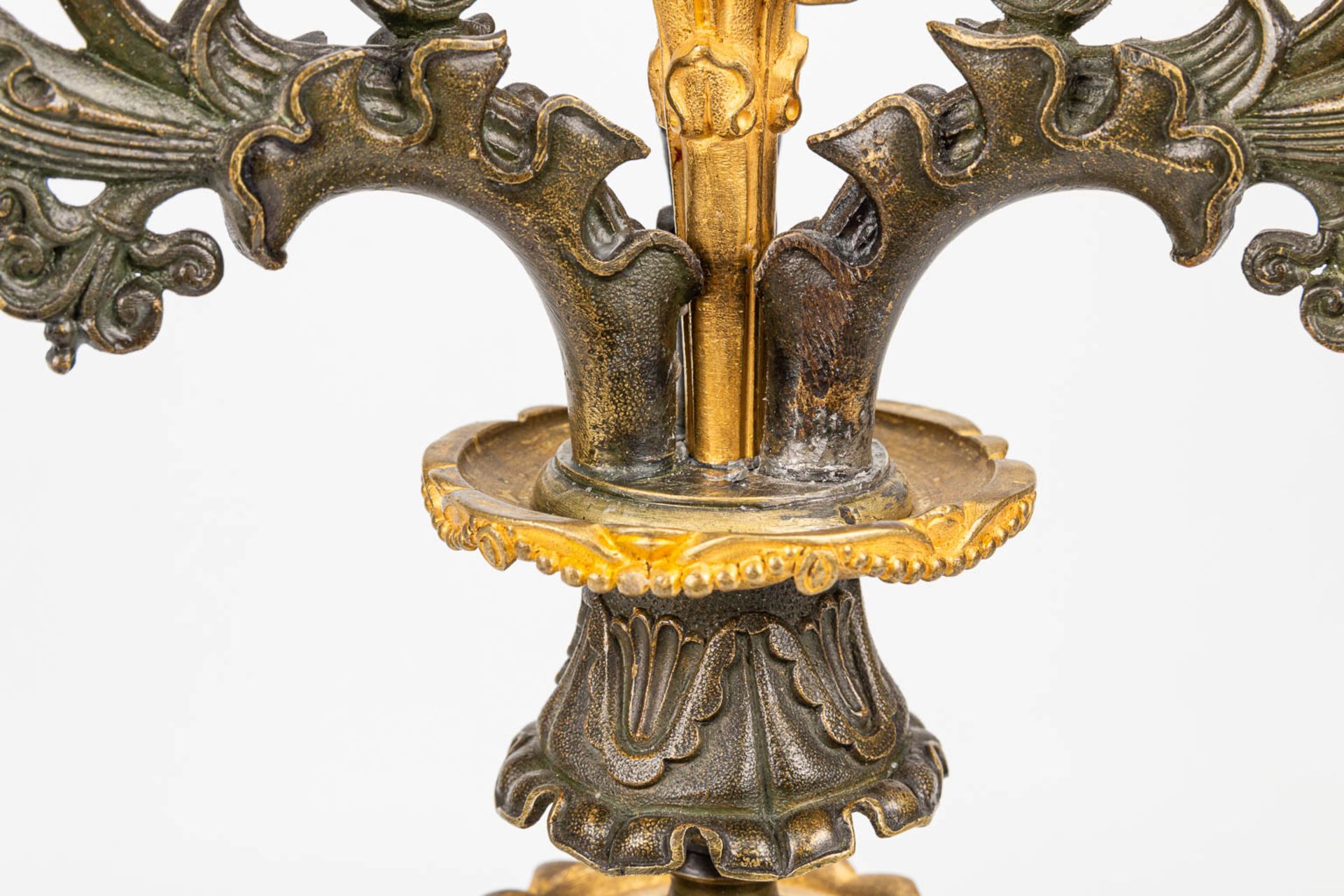 A pair of candelabra with gilt and patinated bronze in empire style, of the period. (16 x 20 x 51 cm - Image 6 of 6