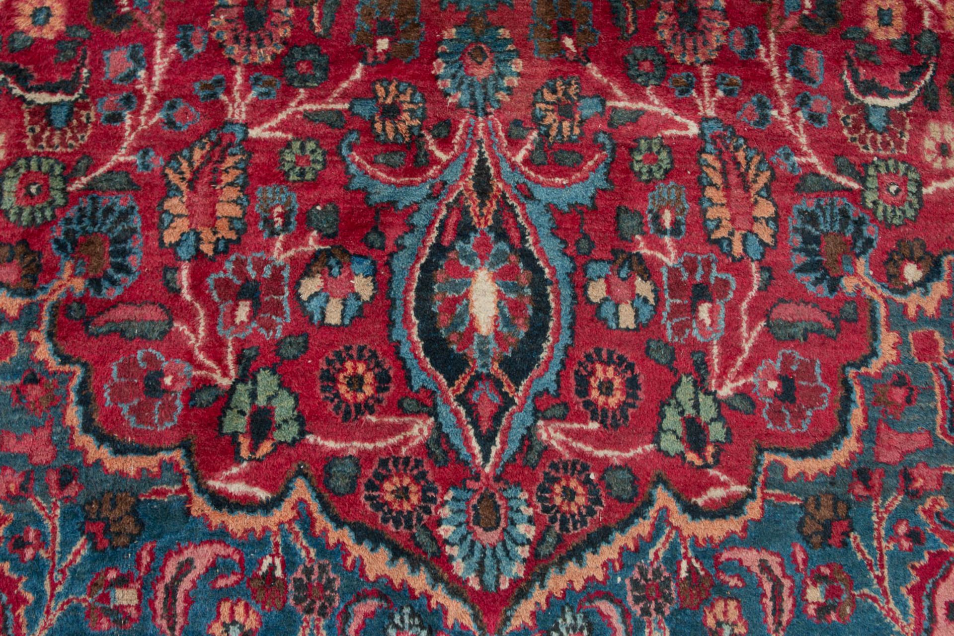 An Oriental hand-made carpet. Meshed. (342 x 255 cm) - Image 3 of 8