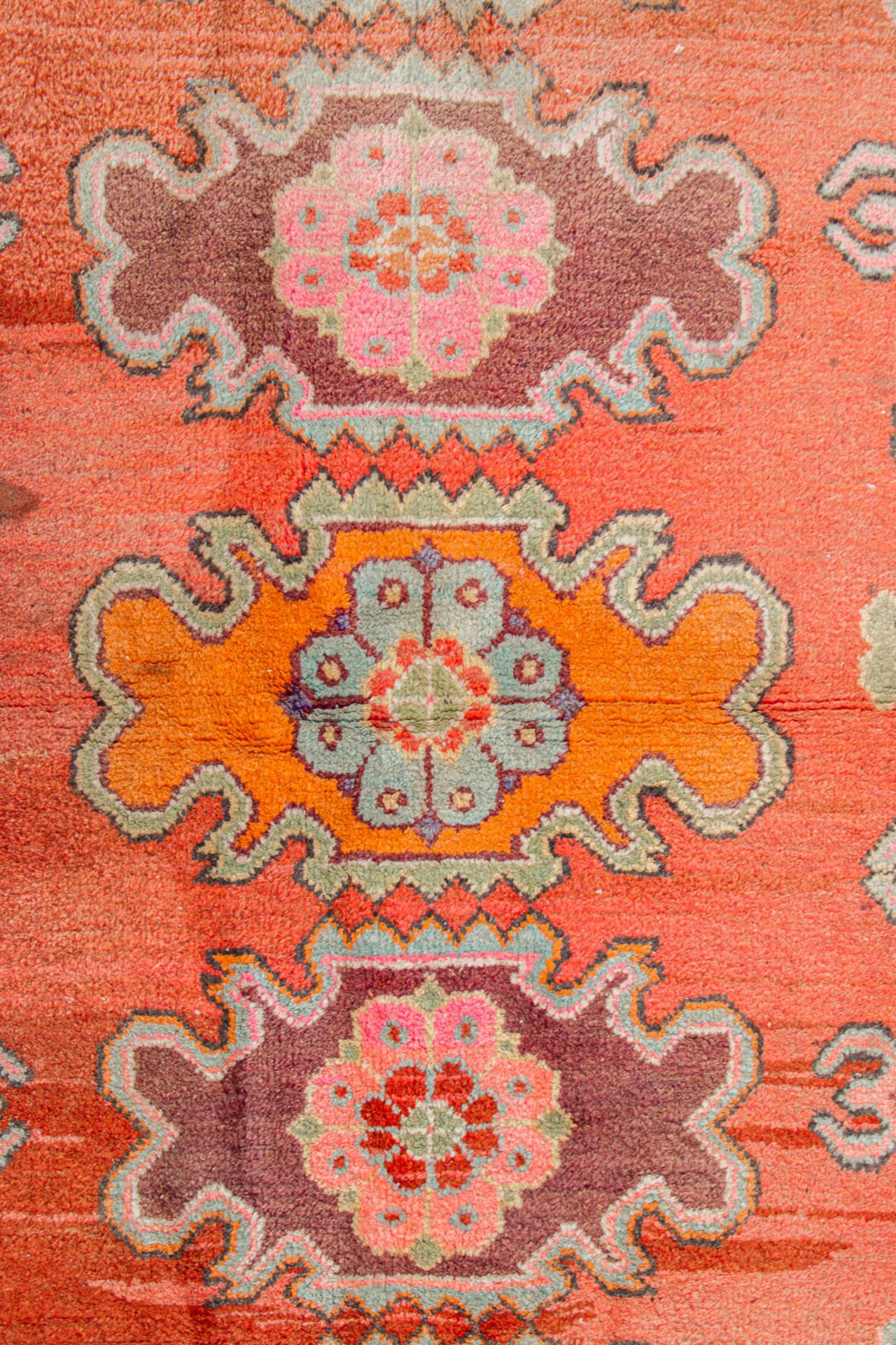 An Oriental hand-made carpet, Samarkand (200 x 135) (200 x 135 cm) - Image 3 of 7