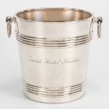 A silver-plated champagne cooler 'Grand Hotel Knocke' and marked Christofle. (17,5 x 22,5 x 19,5 cm)