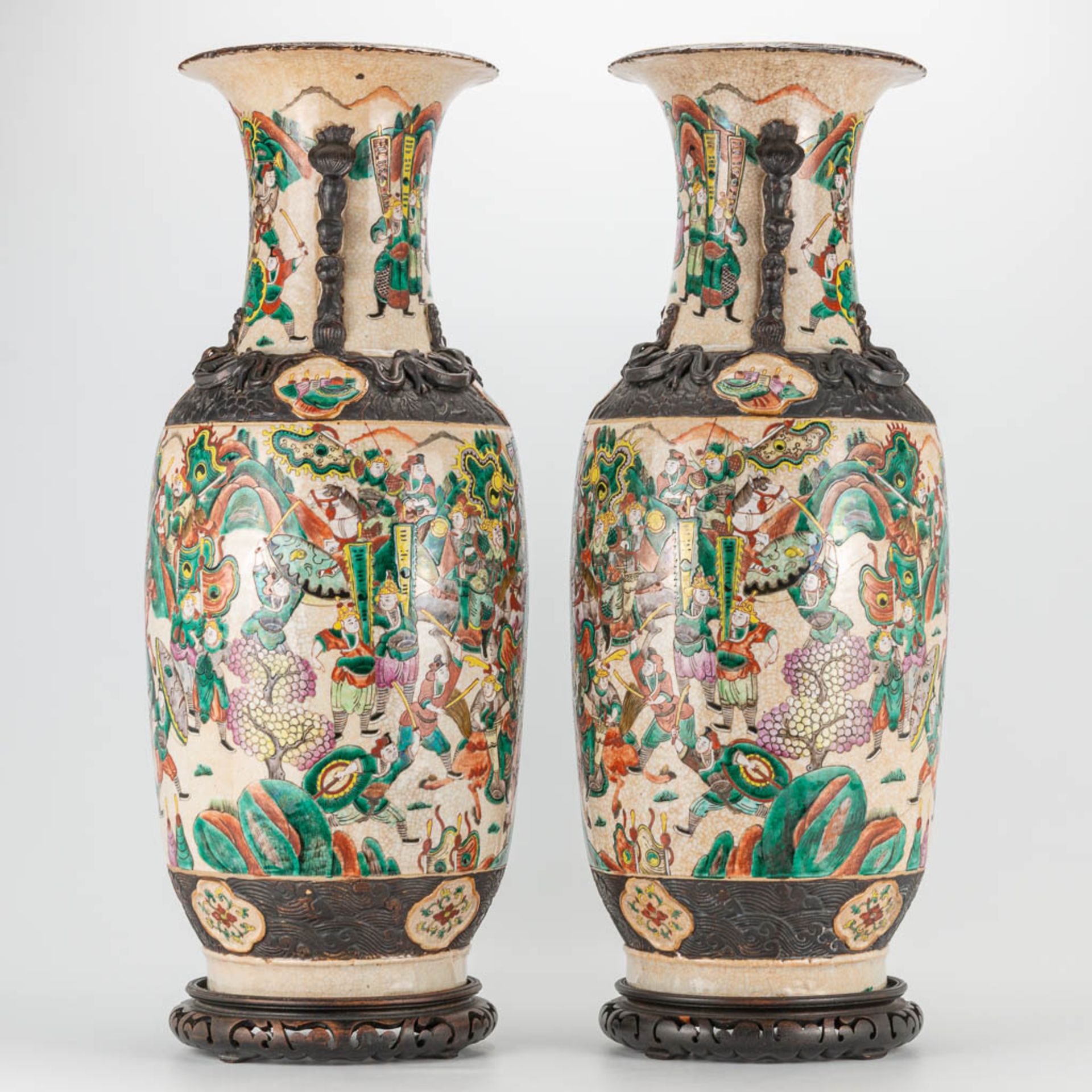 A pair of large Nanking Chinese vases with decor of warriors. 19th/20th century. (62 x 24 cm) - Image 2 of 29