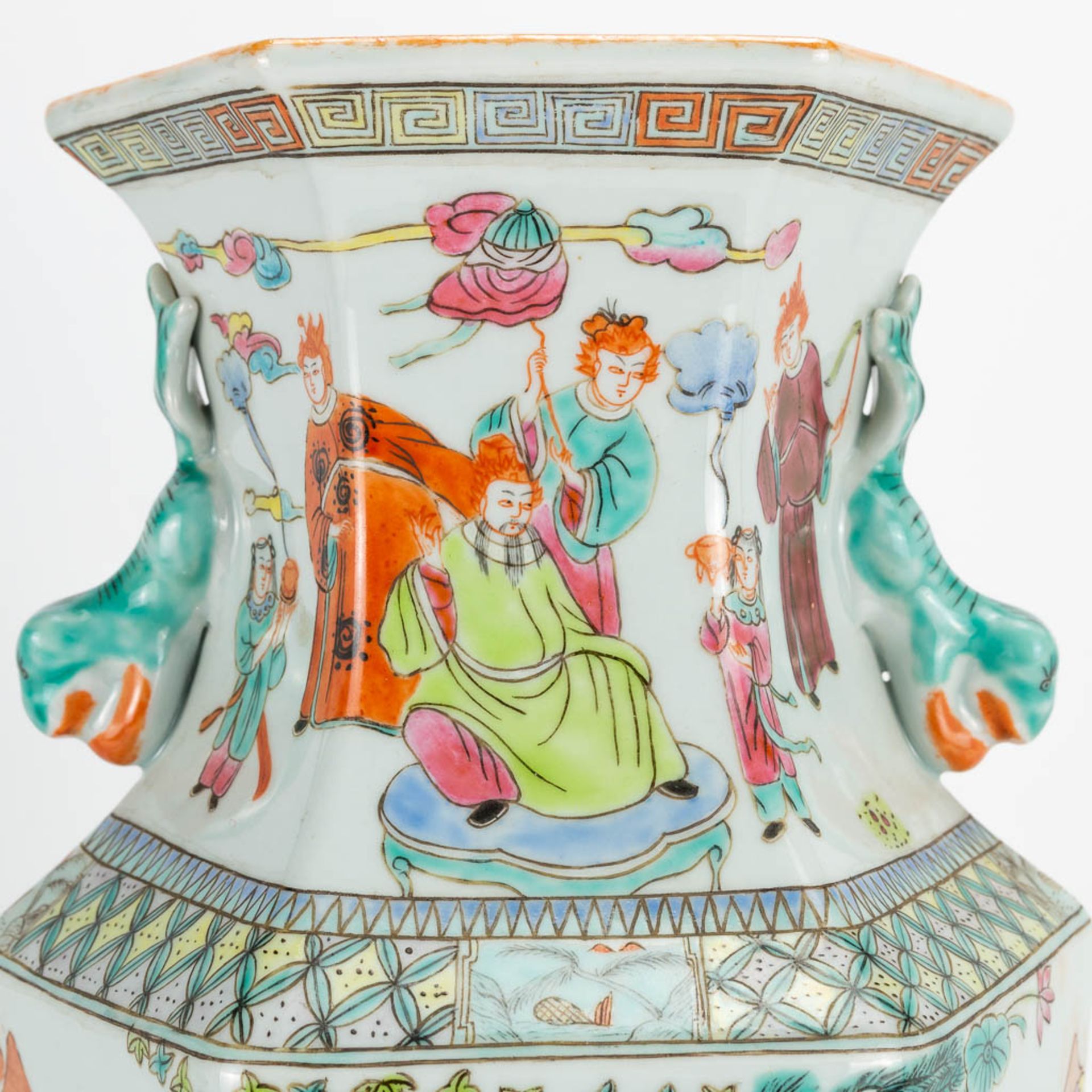 A collection of 2 Chinese vases with decor of emperors, playing children and ladies in court. 20th c - Image 22 of 29