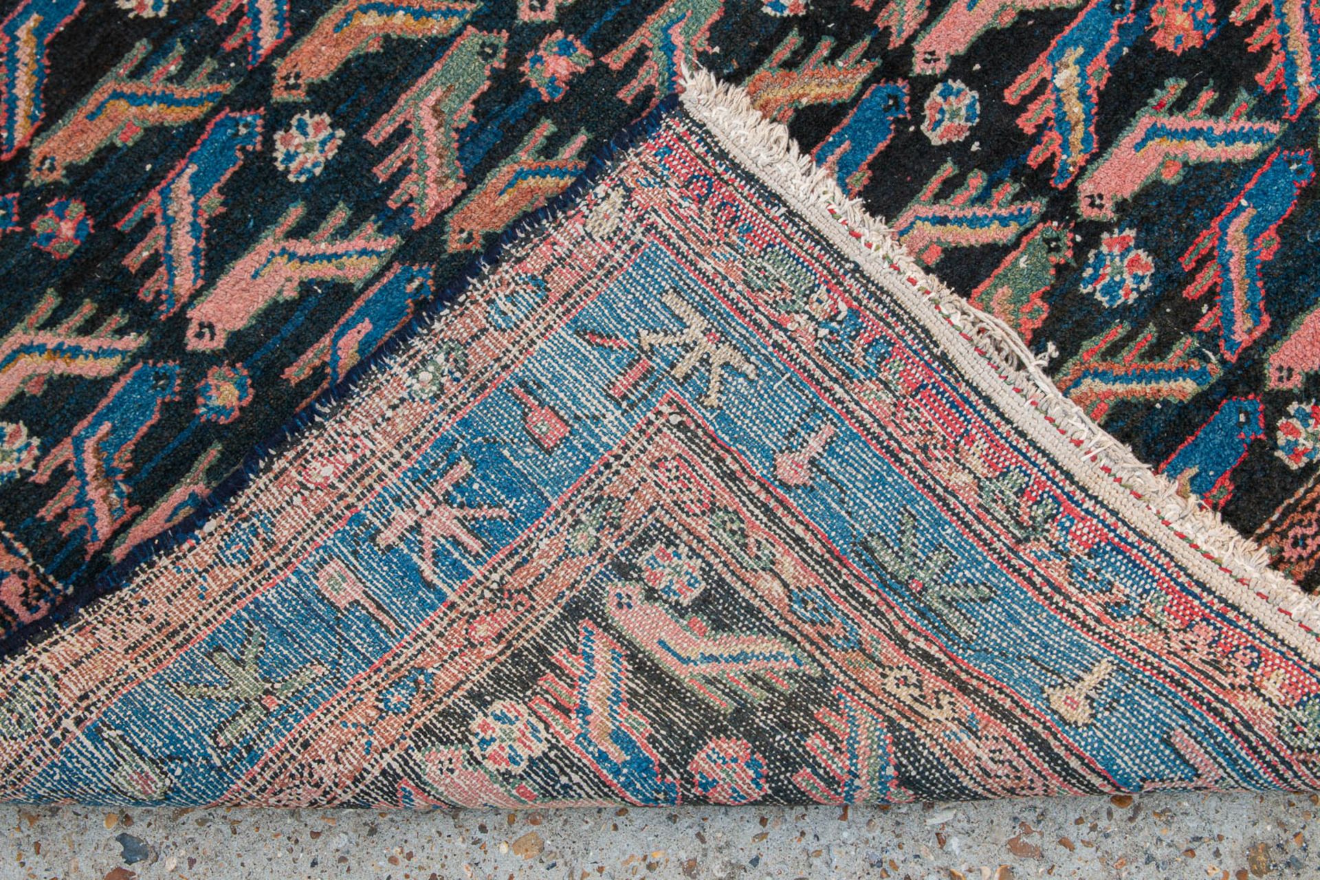 An Oriental hand-made carpet. (120 x 183 cm) - Image 4 of 5