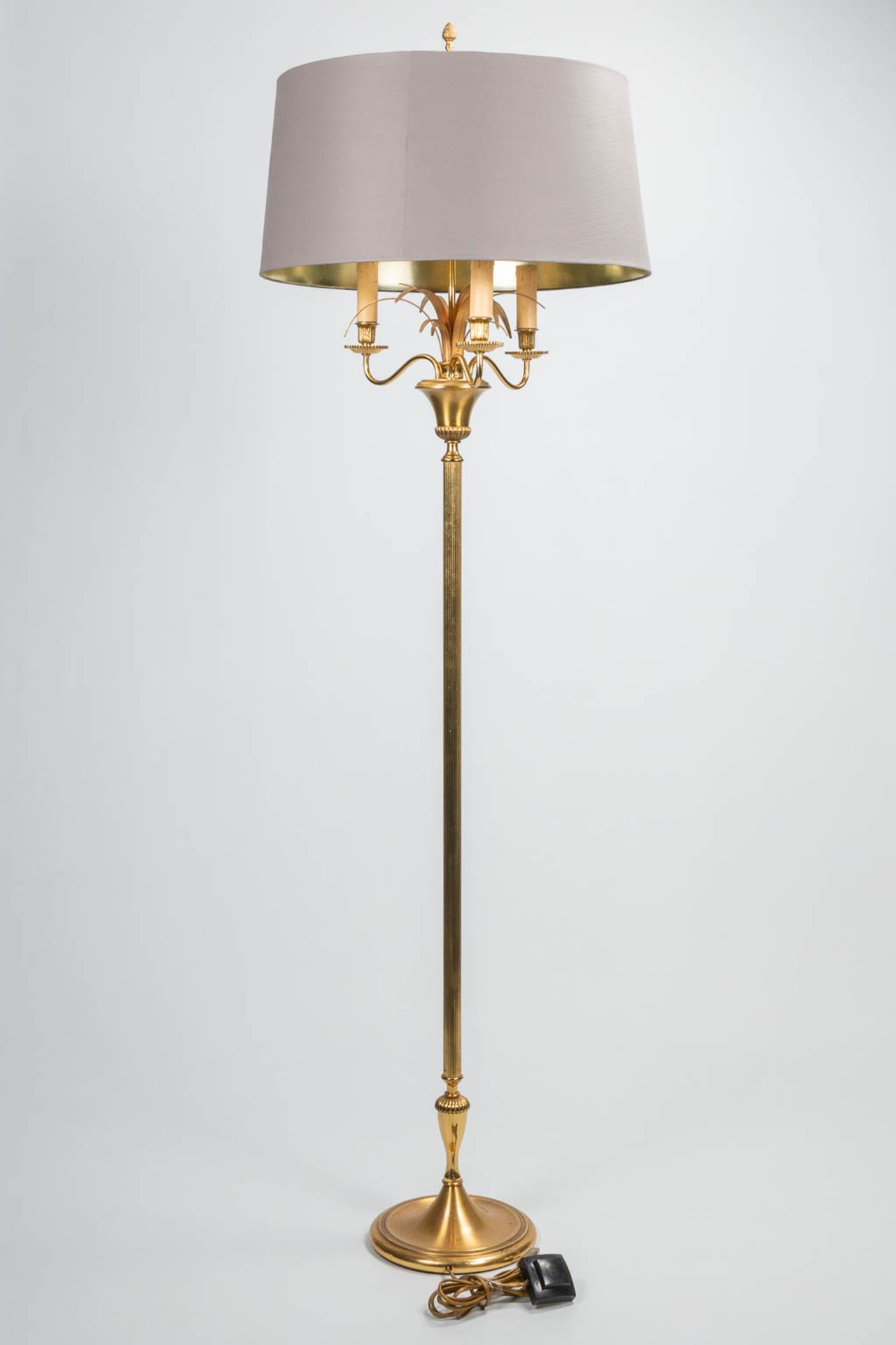 A standing lamp made in Hollywood Regency style. Around 1970. (163 x 34 cm) - Bild 4 aus 13