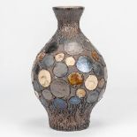 Elisabeth VANDEWEGHE (XX-XXI) a vase made of glazed ceramics for Perignem. (28 x 15 cm)