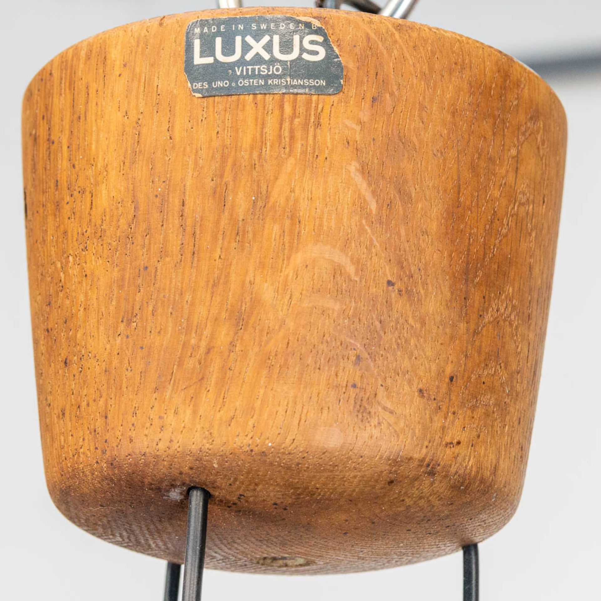 Uno and Osten KRISTIANSSON (c.1950-1966) A Mid-Century lamp made of wood and glass for Luxus, Sweden - Image 5 of 6