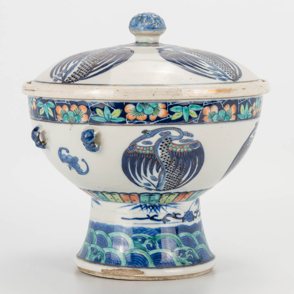 A 'Bain Marie' Douchai made of Chinese porcelain, Tching dinasty, 19th century.Ê (21 x 20 cm) - Image 6 of 16