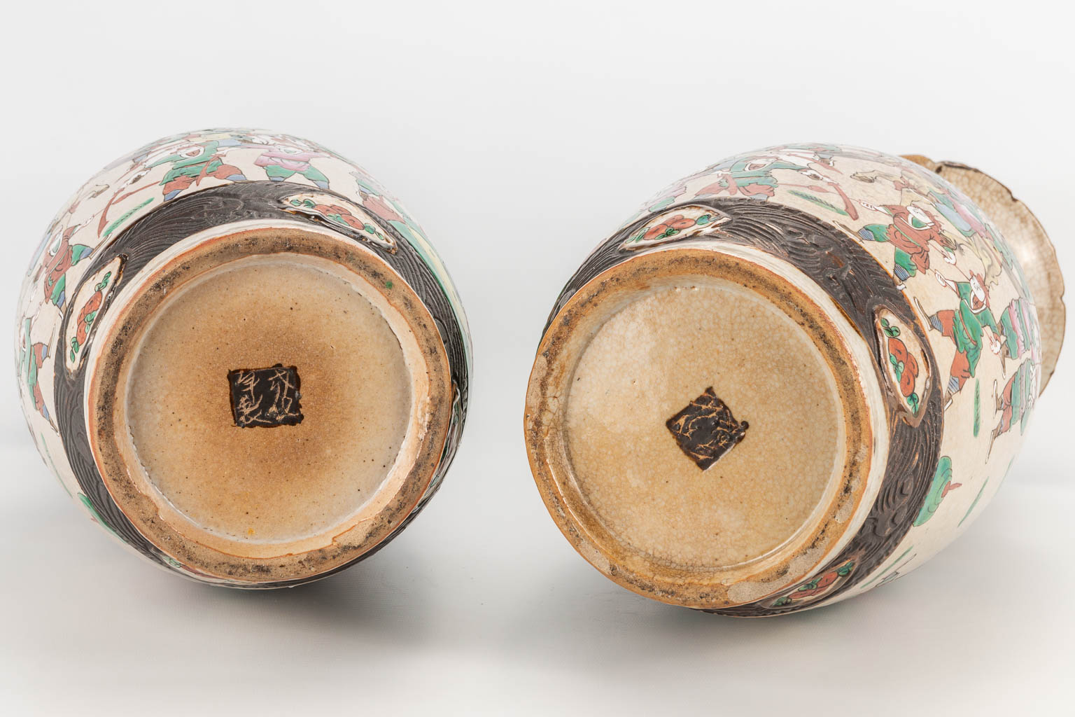 A pair of Nanking Chinese porcelain vases. (46 x 20 cm) - Image 11 of 25