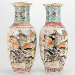 A pair of vases made of Chinese porcelain with decors of knights. 20th century. (46 x 18 cm)