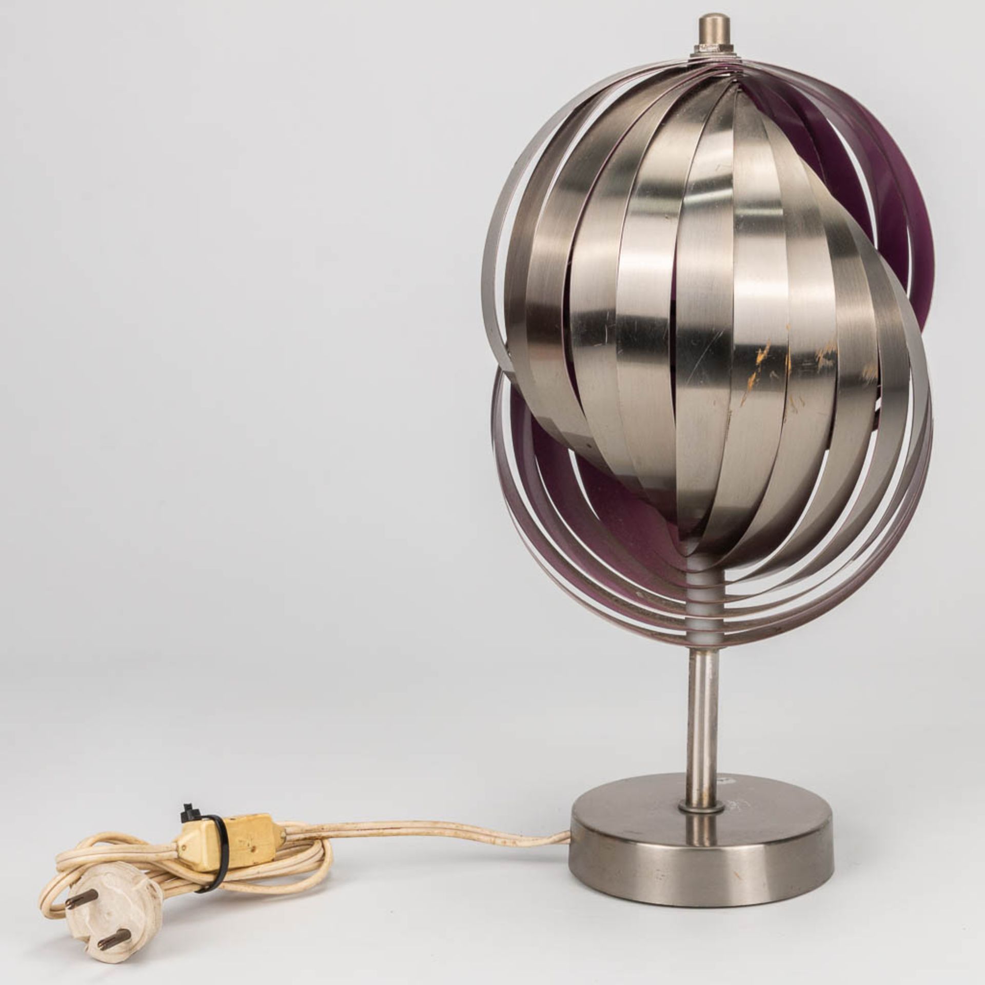 A mid-Century tablelamp made of metal, probably made in Denmark. (34 x 18 cm) - Image 2 of 8