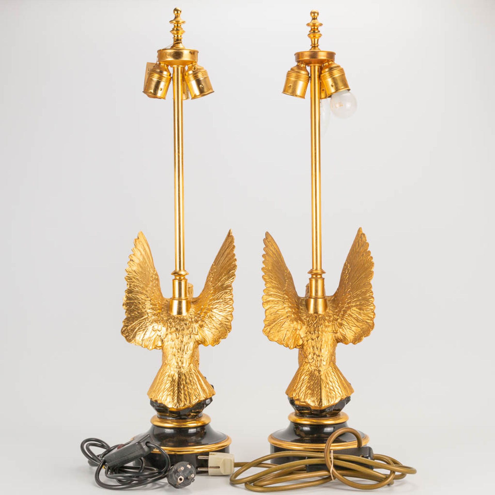 A pair of Deknudt table lamps of an eagle, metal on a porcelain base, 1970-1980. Hollywood Regency s - Image 9 of 19