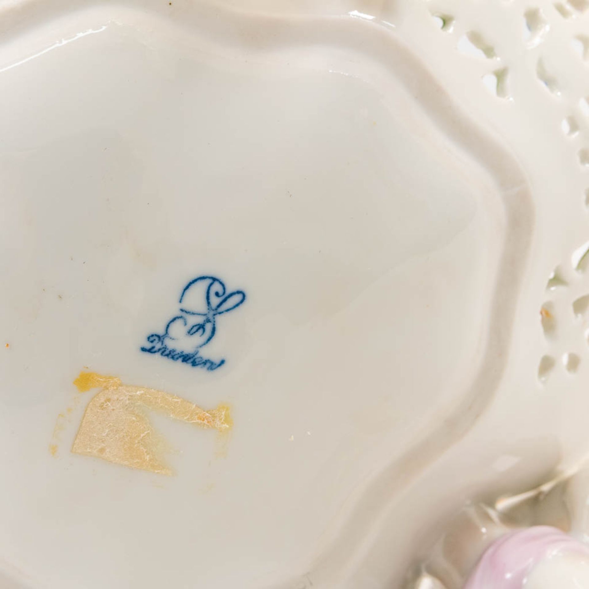 An ajoured porcelain basket, carried by putti, with hand-painted flower decor and marked on the base - Bild 2 aus 16